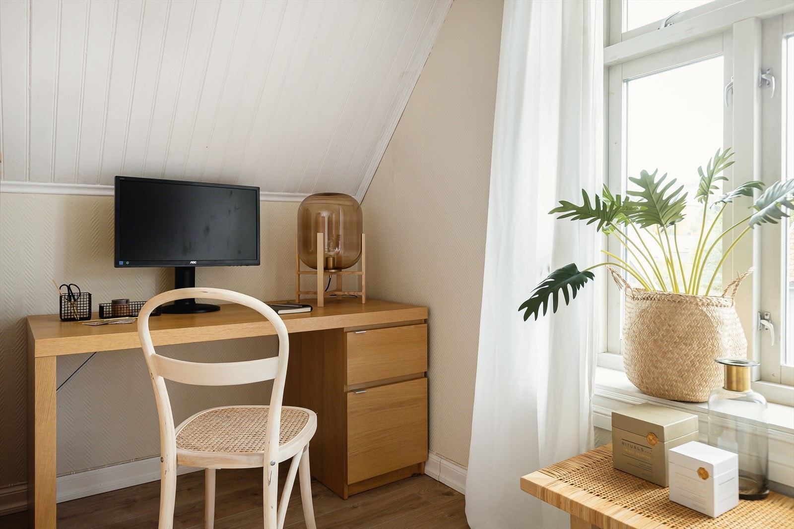 Dette soverommet ligger vendt ut mot bakgård. Galleribilde