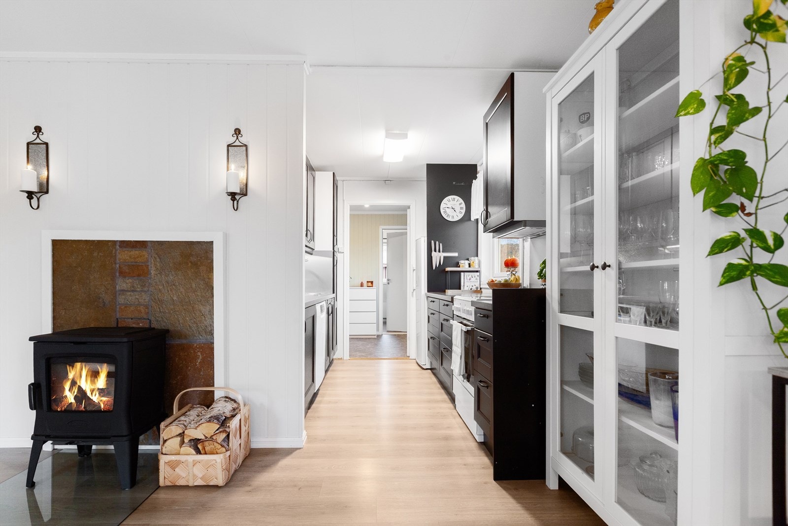 Boligen har også en vedovn som skaper en lun stemning på vinterstid. Galleribilde