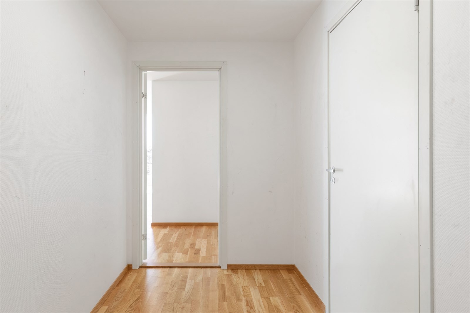 Direkte forbindelse mellom rommene gir en praktisk planløsning. Galleribilde