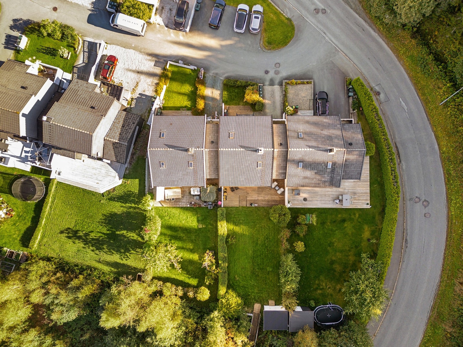 Dronefoto. Godt med gjesteparkering i området. Galleribilde