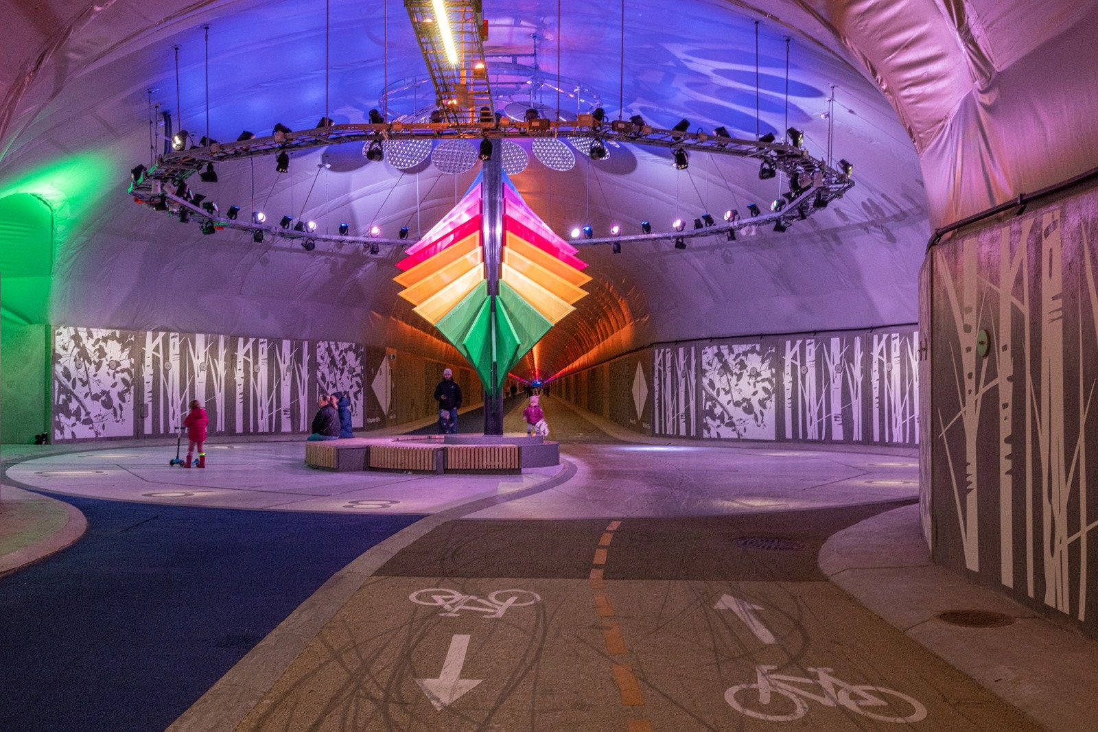 Sykkeltunnel som fører deg helt til fyllingsdalen. Galleribilde
