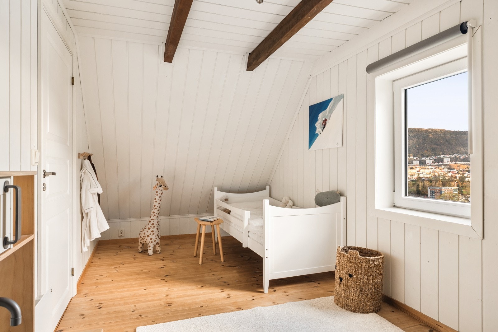 Loftet rommer to flotte soverom som begge har en hyggelig og innbydende atmosfære. Galleribilde