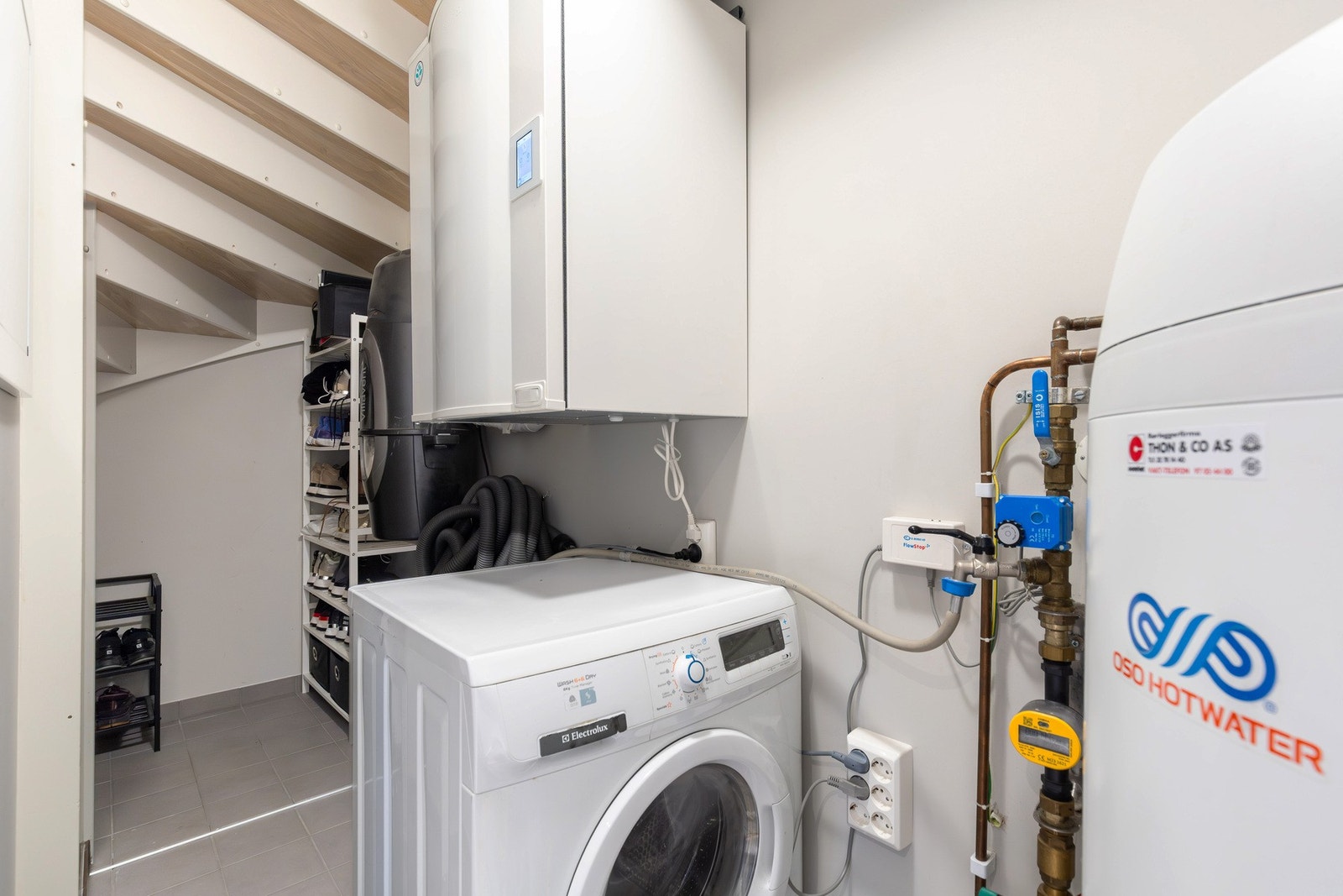 Under trappen ligger vaskerom kombinert med teknisk rom. Galleribilde