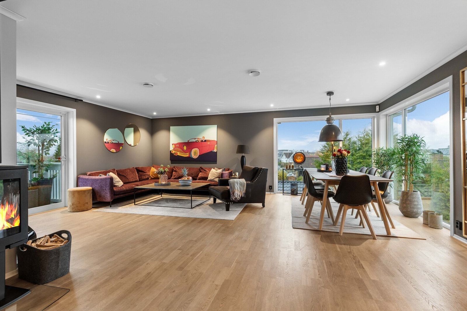 Velkommen til denne moderne og innbydende eneboligen fra 2019 - et hjem som kombinerer stil, komfort og funksjonalitet på beste vis. Galleribilde