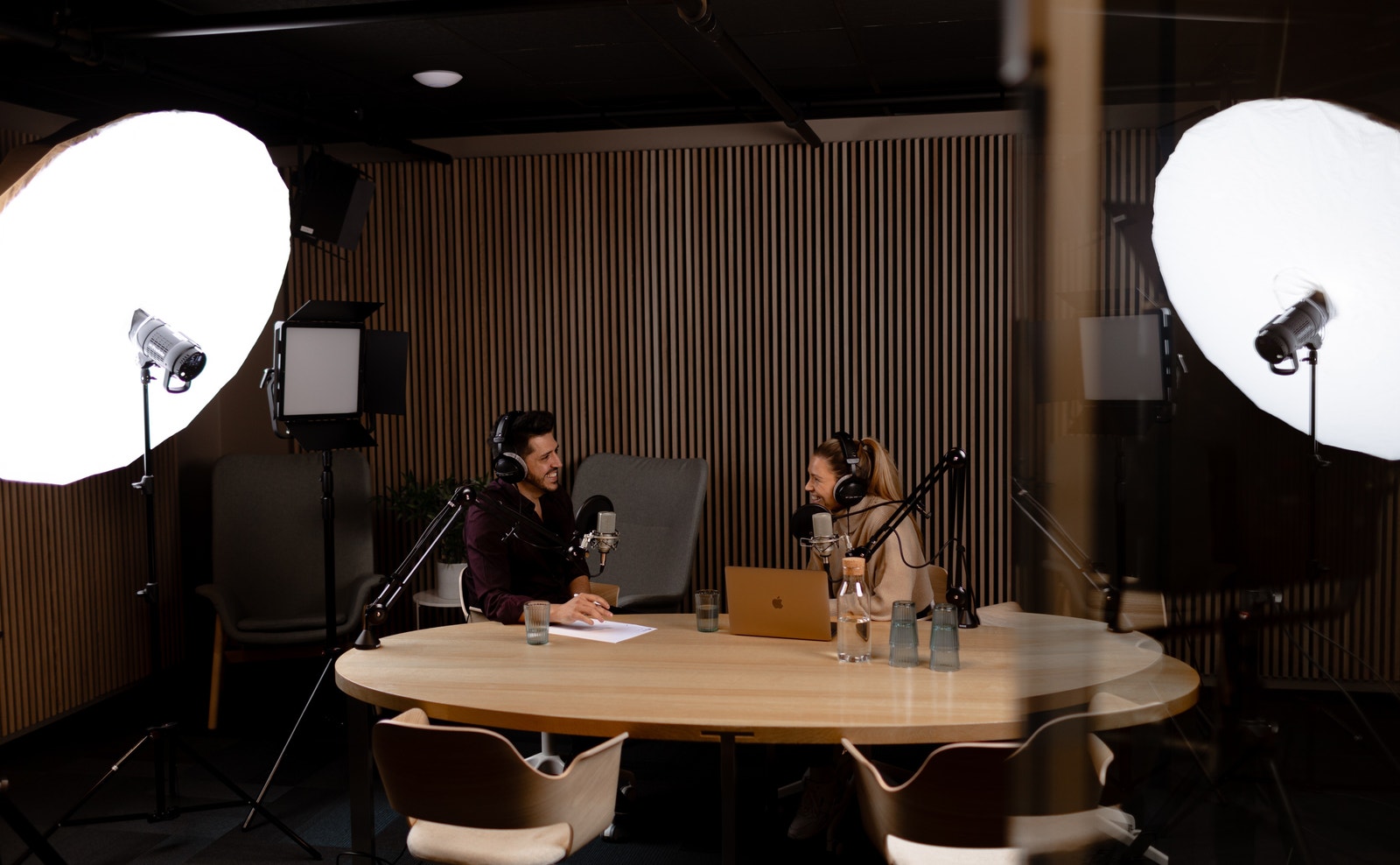 I våre film- og podcaststudio kan du lage innhold til dine kanaler. Galleribilde