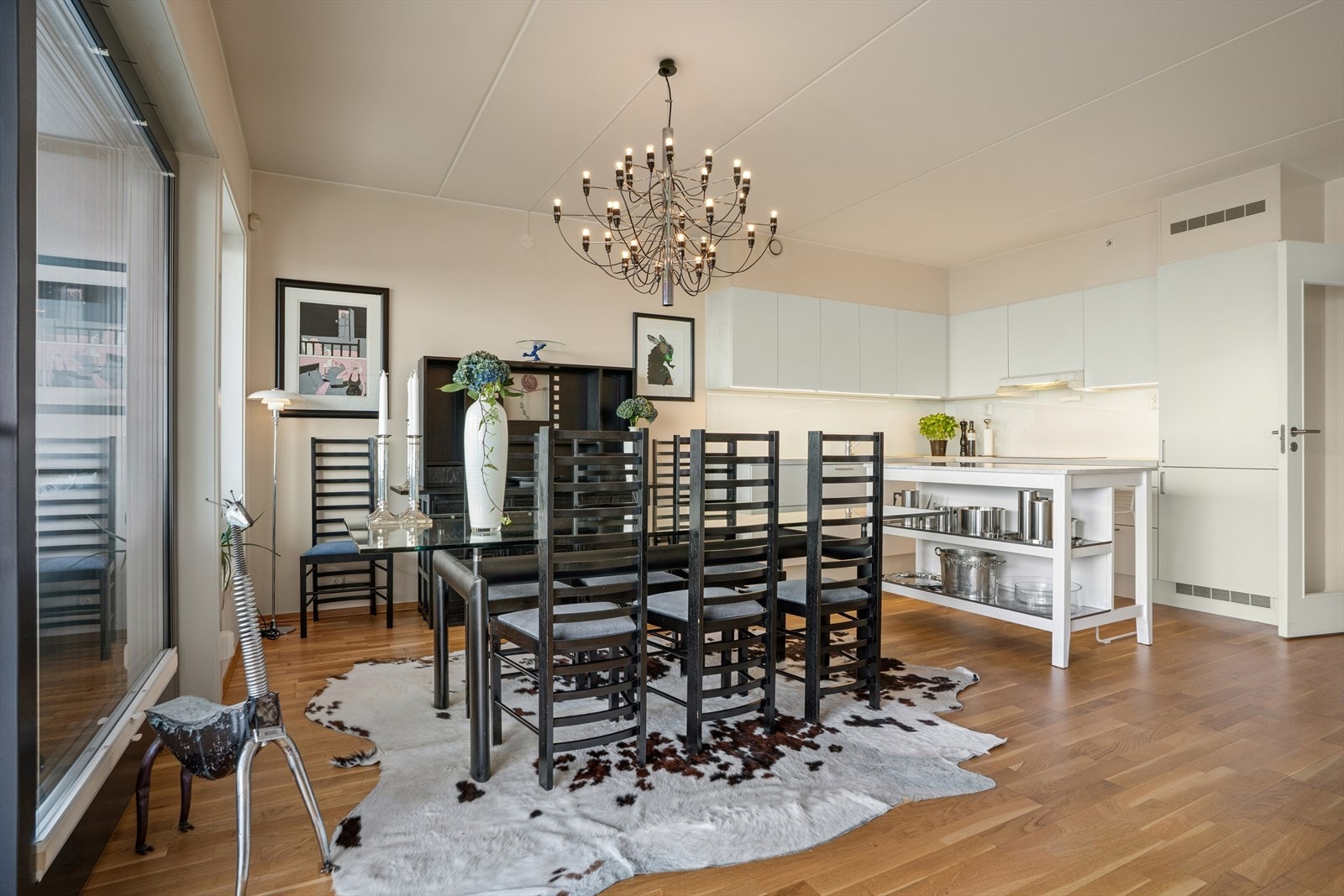 I tilknytning til kjøkkenet, kan spisebord enkelt plasseres - her kan gode måltider nytes. Galleribilde