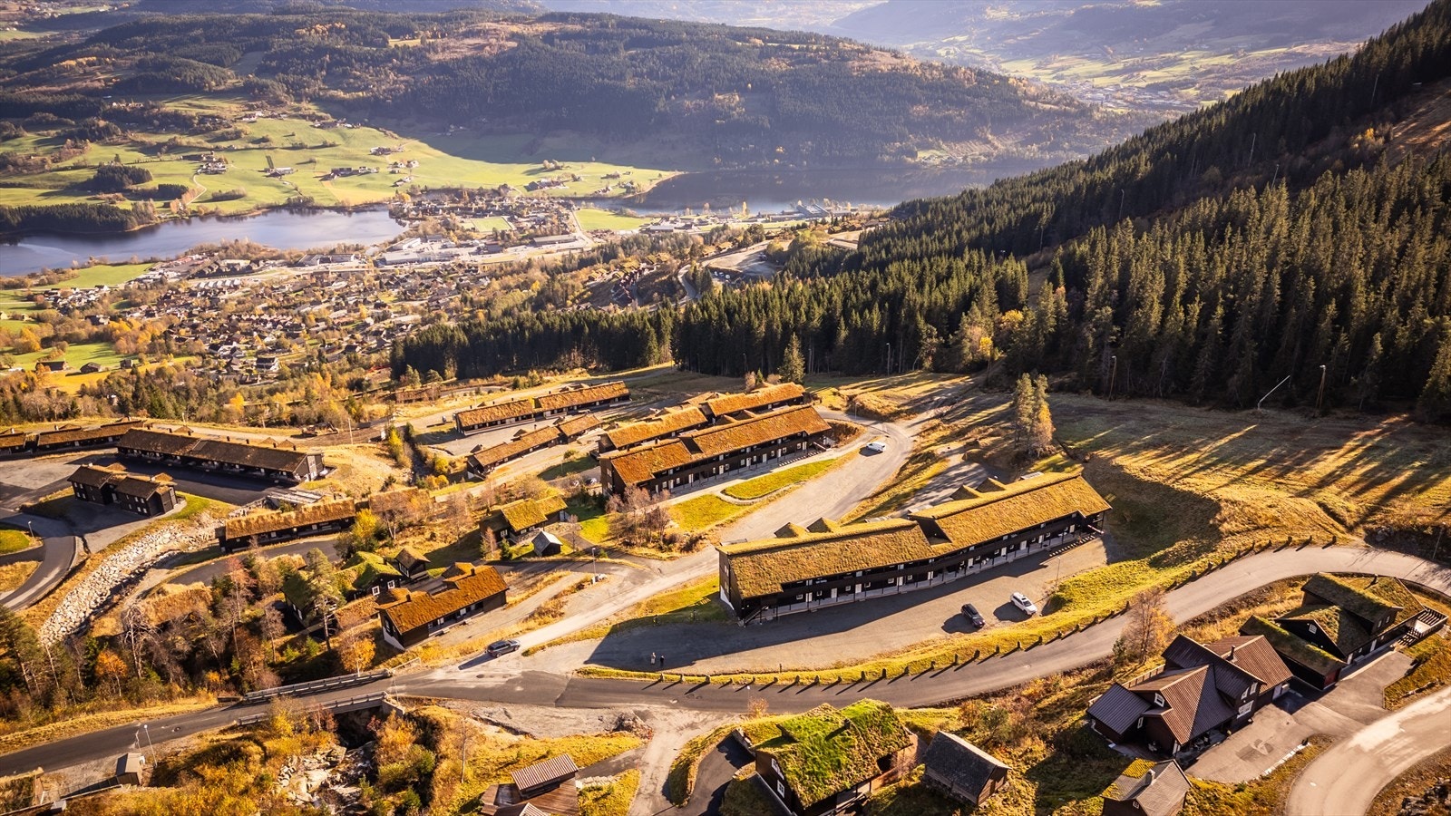 Ski inn/ut om vinteren og flotte turmuligheter rett utenfor hele året. Galleribilde
