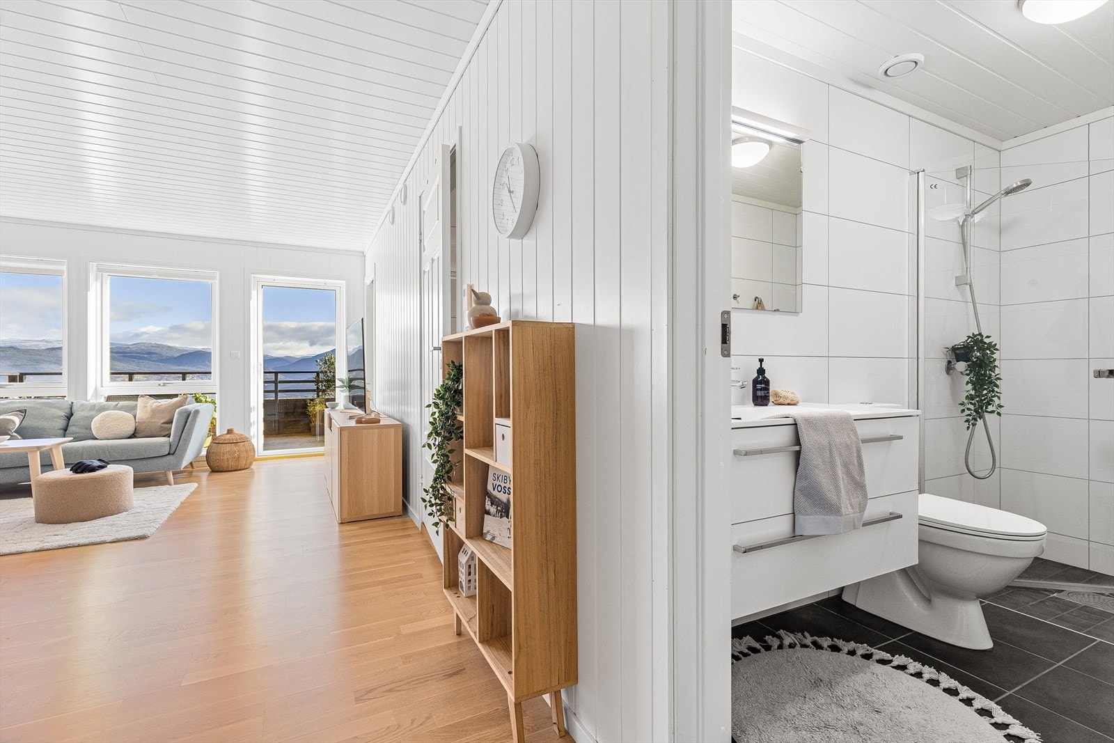 Leiligheten har to flislagte bad, praktisk for familier eller når du har gjester. Galleribilde