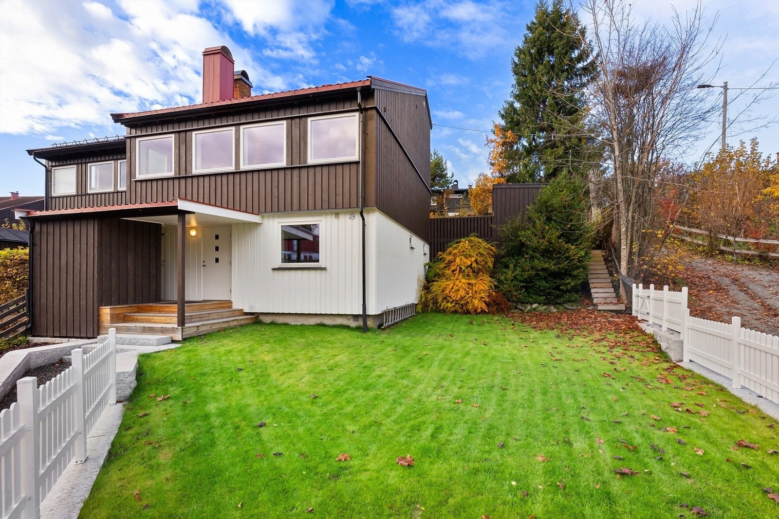 Flott opparbeidet og inngjerdet hage. Galleribilde