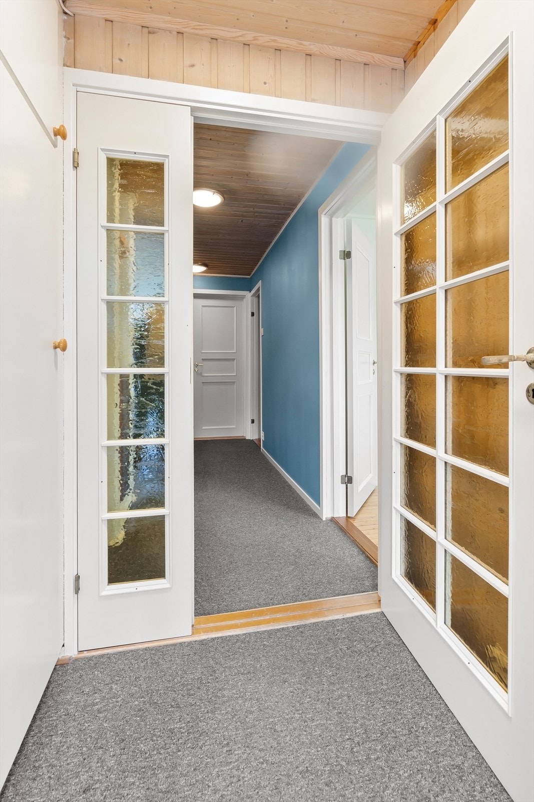 Entré med garderobeskap. Galleribilde