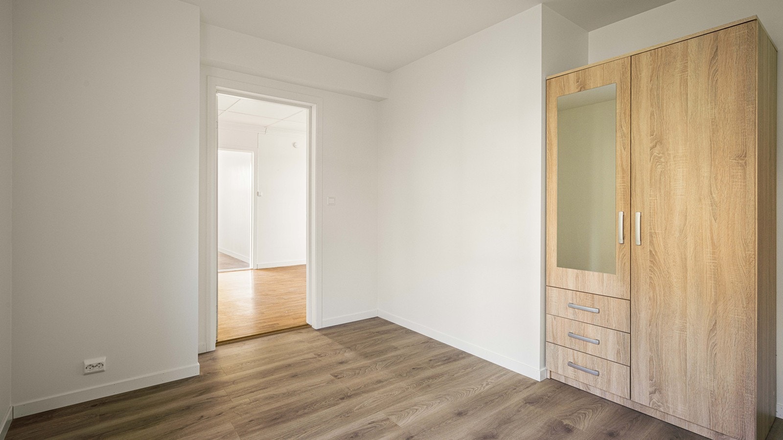 Romslig soverom i leiligheten i 1.etg. Galleribilde