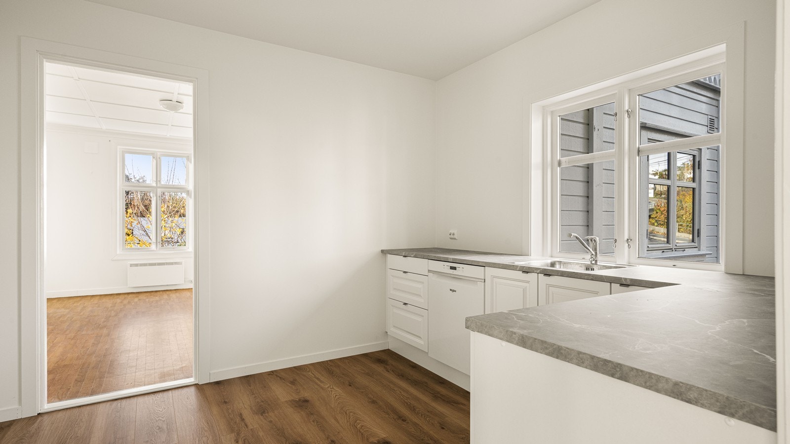 Kjøkken i leiligheten i 1.etg. er helt nytt i 2025 Galleribilde