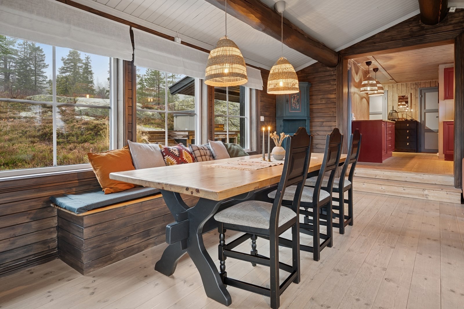 Her får du naturen rett inn i stuen. Galleribilde