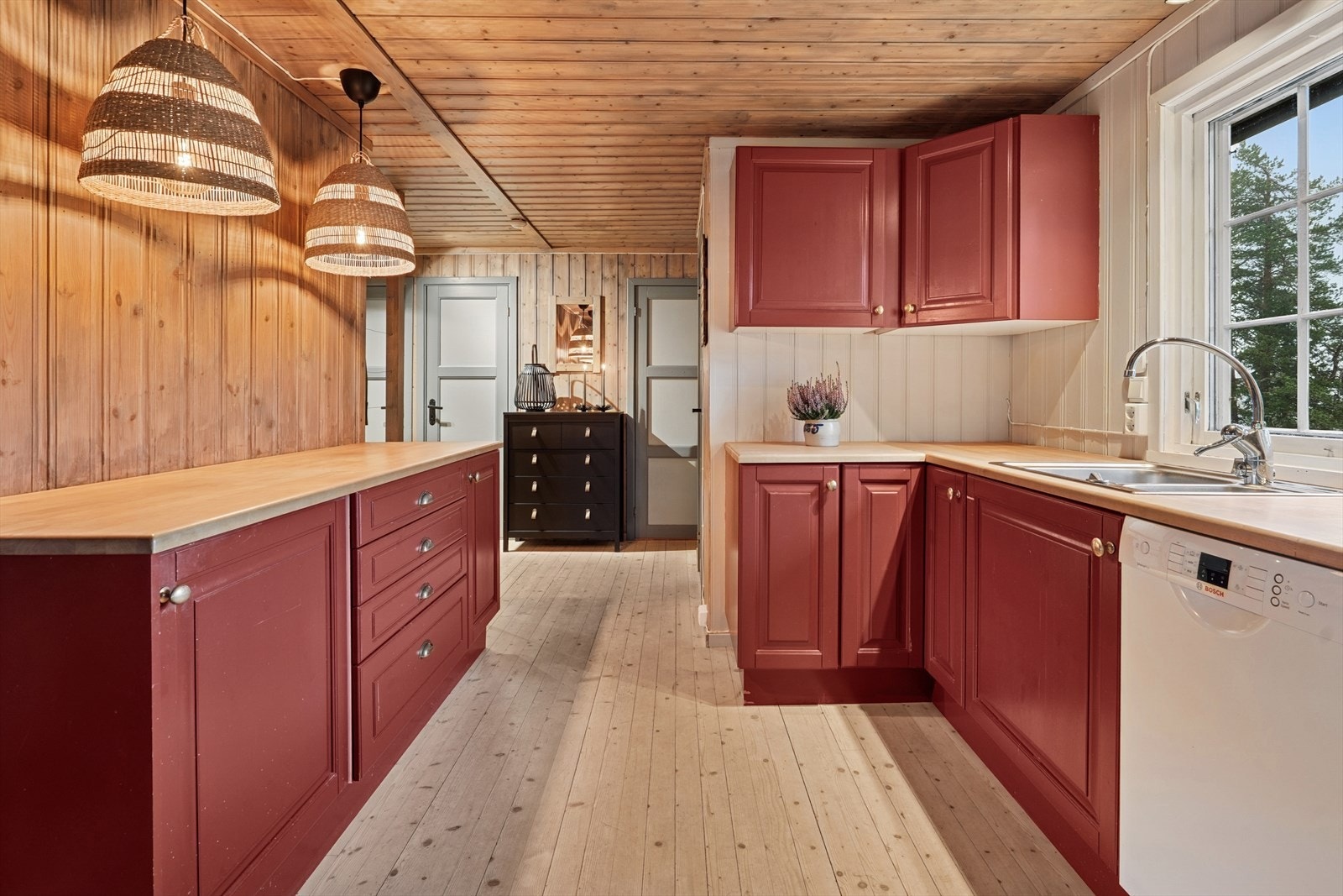 Det er godt med skap -og benkeplass Galleribilde