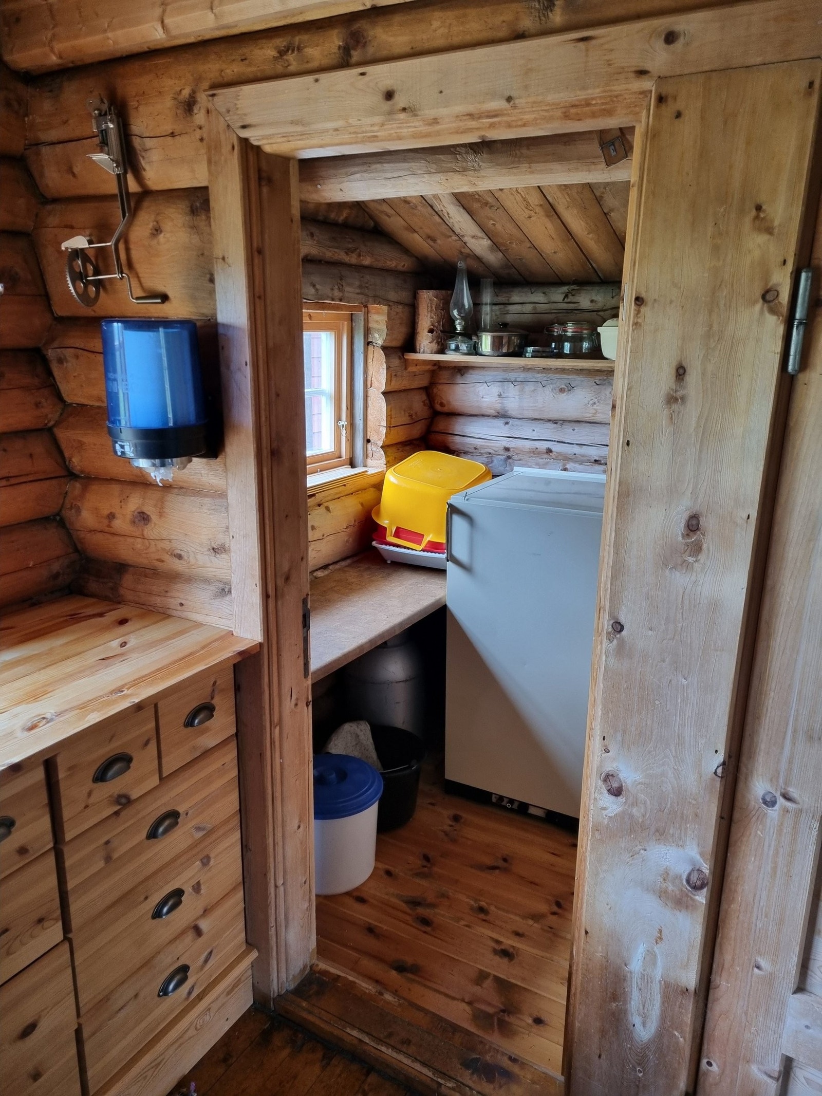 Bod til oppbevaring og propankjøleskap Galleribilde