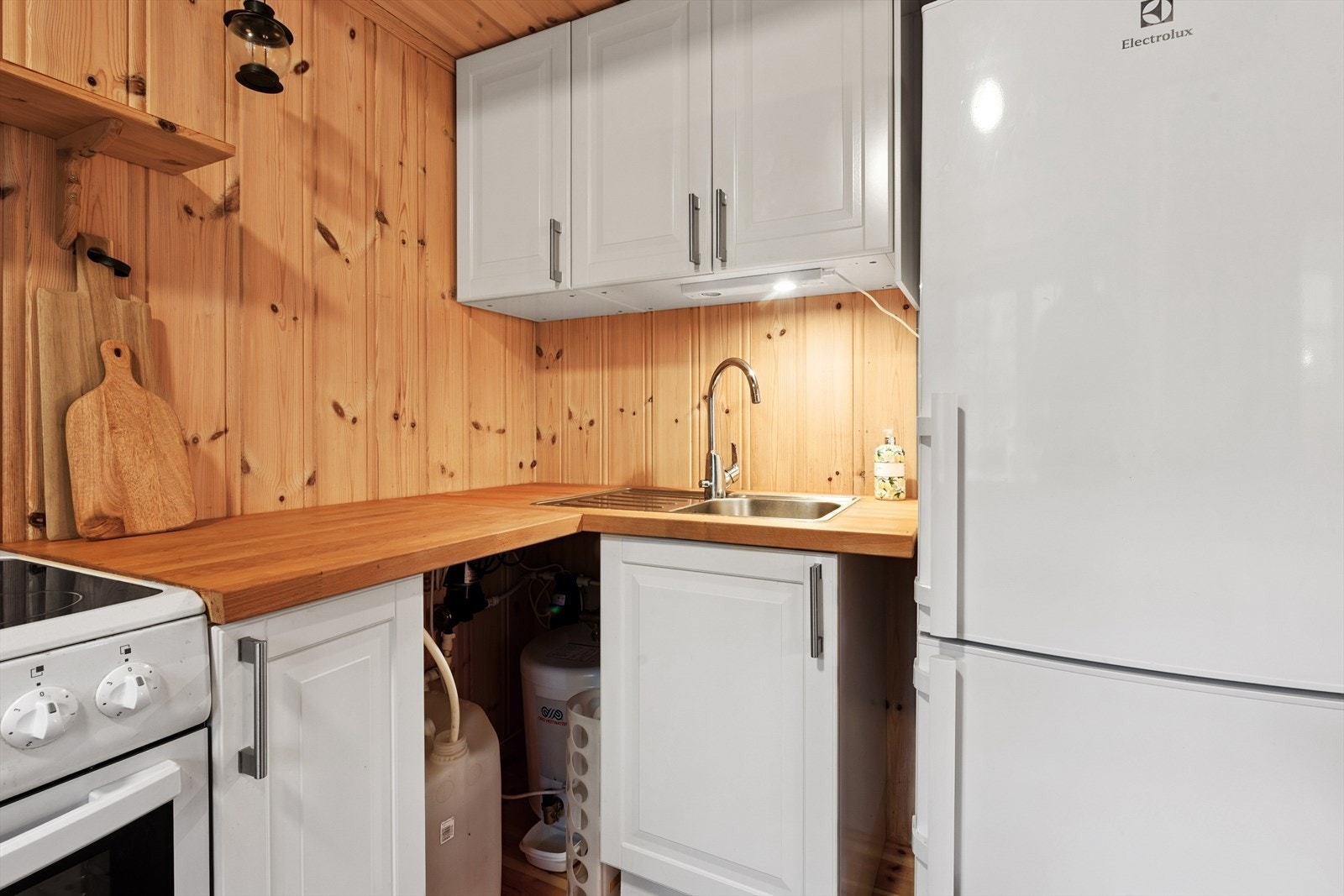 Kjøkken - trykkvannsystem med trykkpumpe Galleribilde