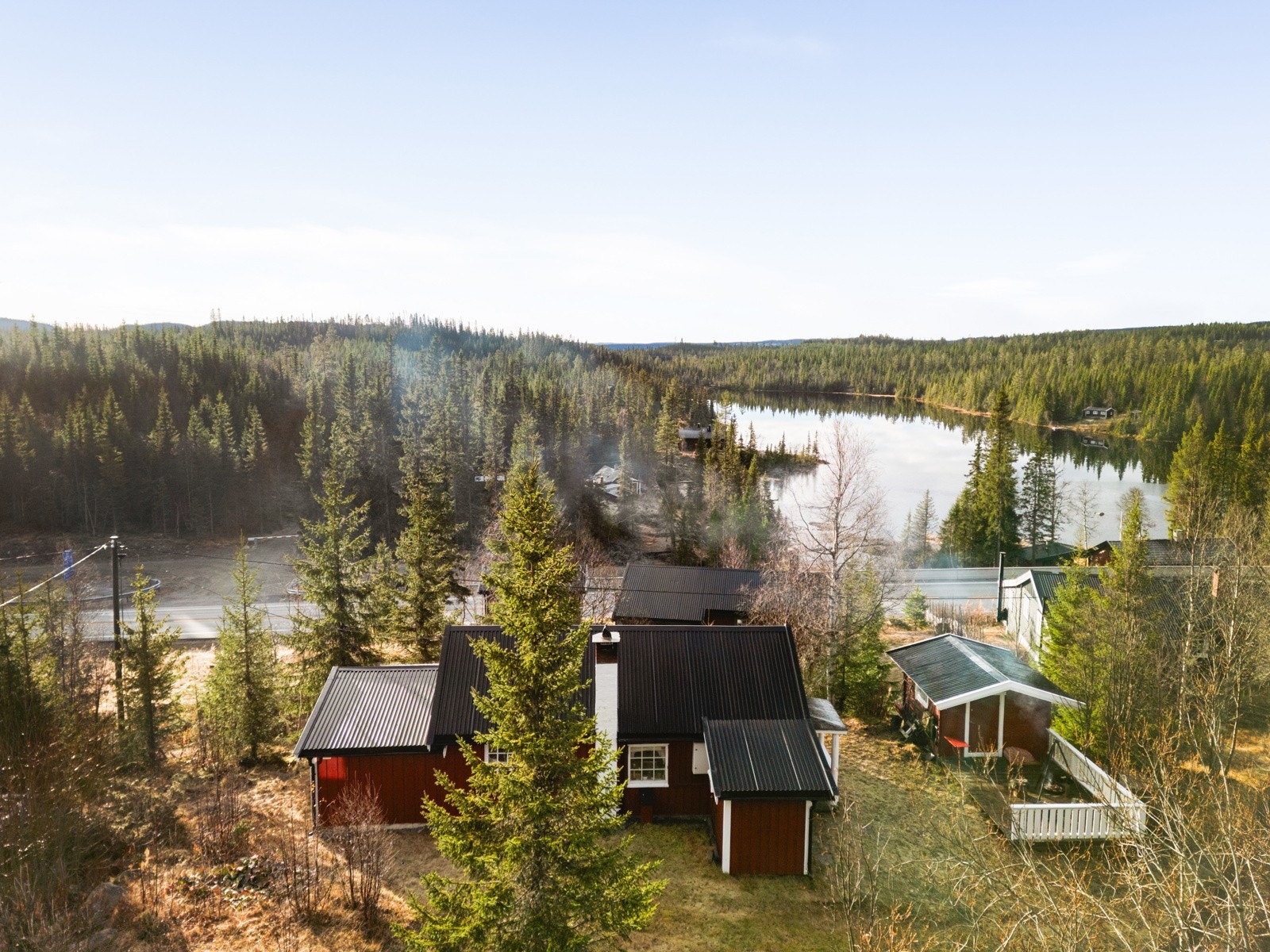 Dette er en koselig hytte i naturskjønne omgivelser på Tonsåsen, ca. 720 meter over havet Galleribilde