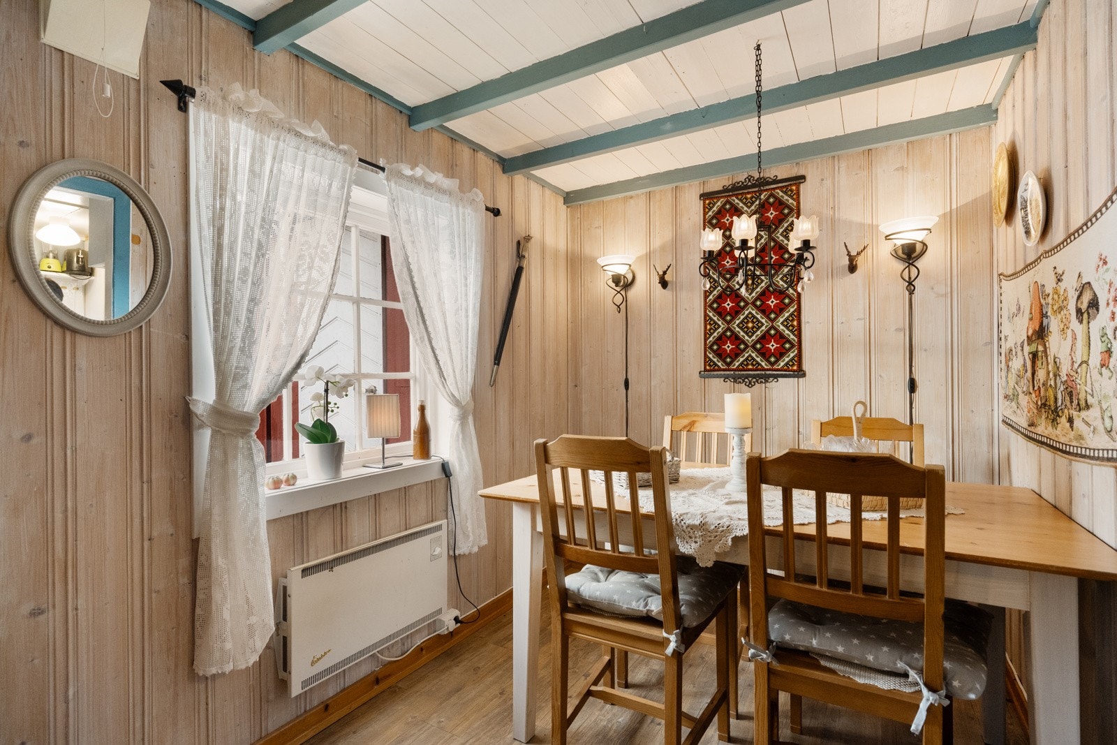 Kjøkkenet ligger i delvis åpen løsning mot stue/spisestue Galleribilde