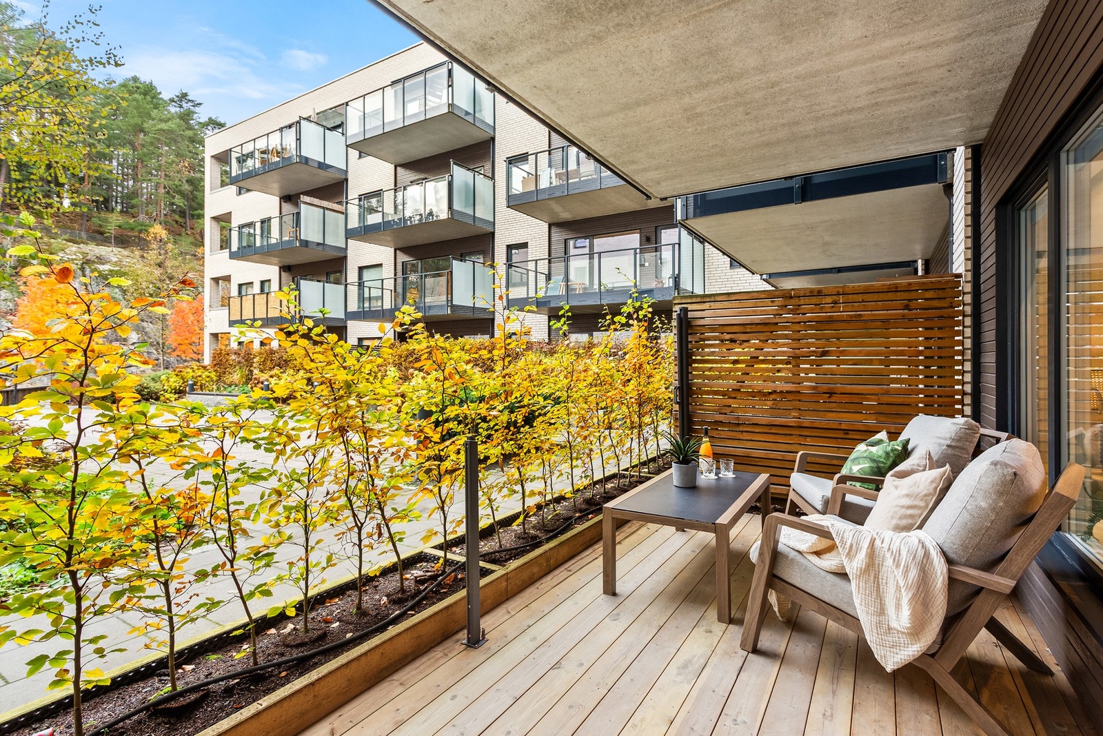 Moderne 2-roms endeleilighet fra 2019 på 45m² med egen inngang og medfølgende garasjeplass. Leiligheten ligger i kort gangavstand fra T-bane og Østmarka. Ingen forkjøpsrett. Galleribilde