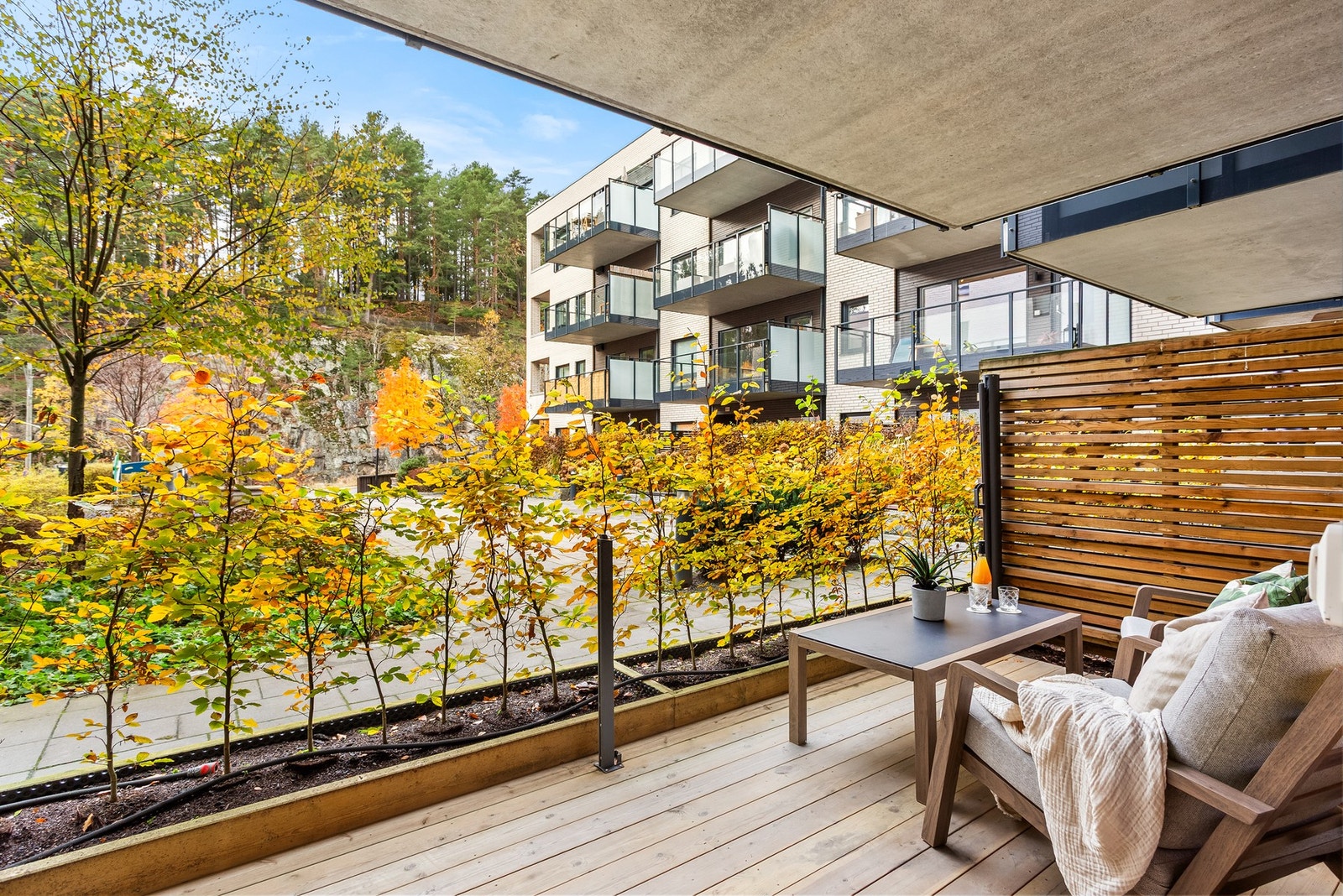 Fra stuen er det utgang til en vestvendt terrasse på ca. 10 kvm. Galleribilde