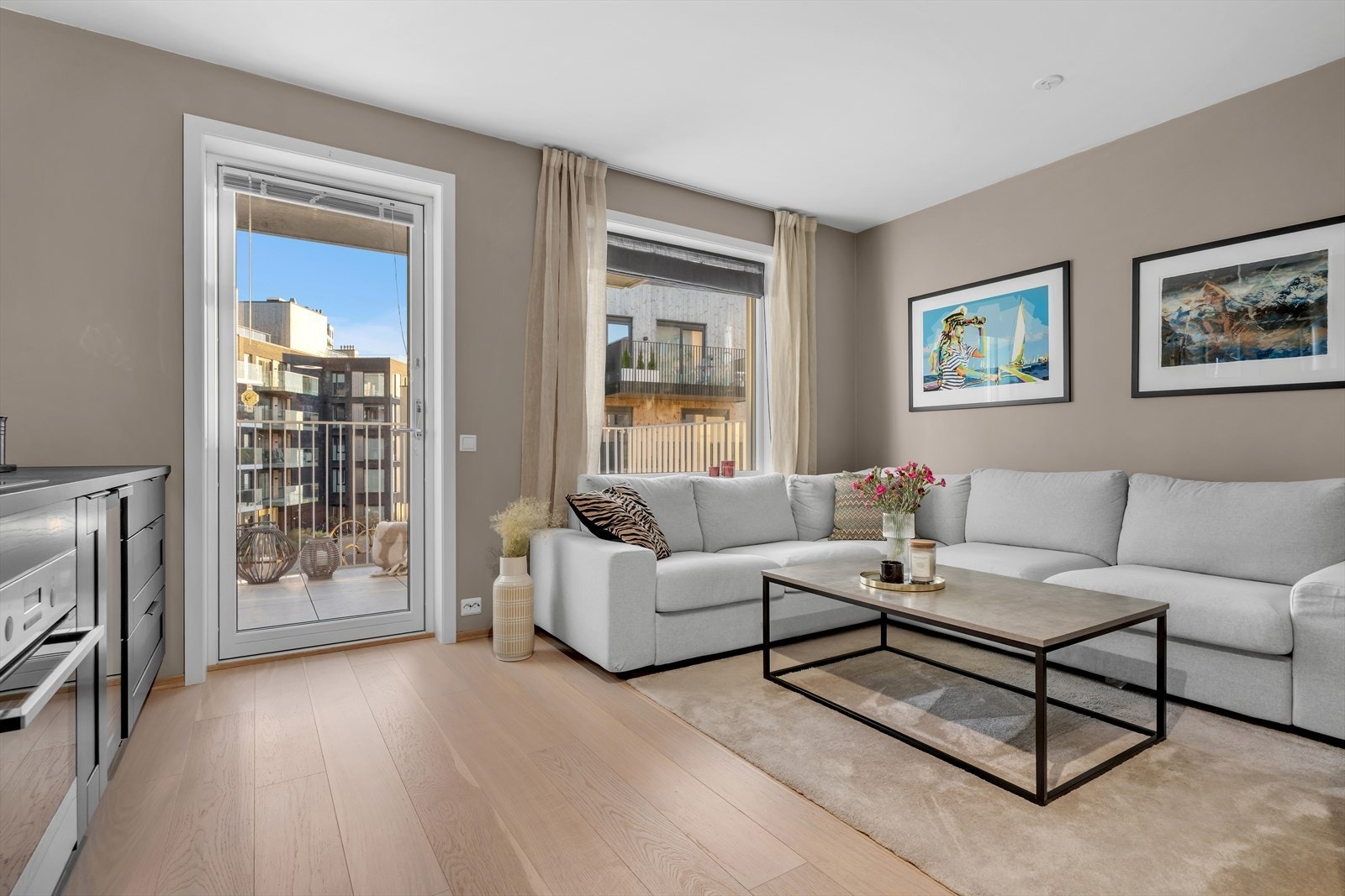 Fra stuen er det direkte adkomst til en herlig balkong. Galleribilde