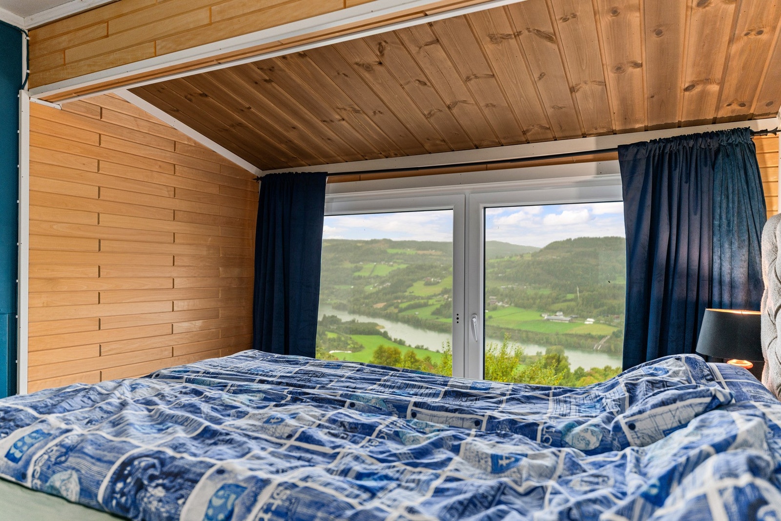 Her er det også fantastisk utsikt ut over Gudbrandsdalslågen. Galleribilde