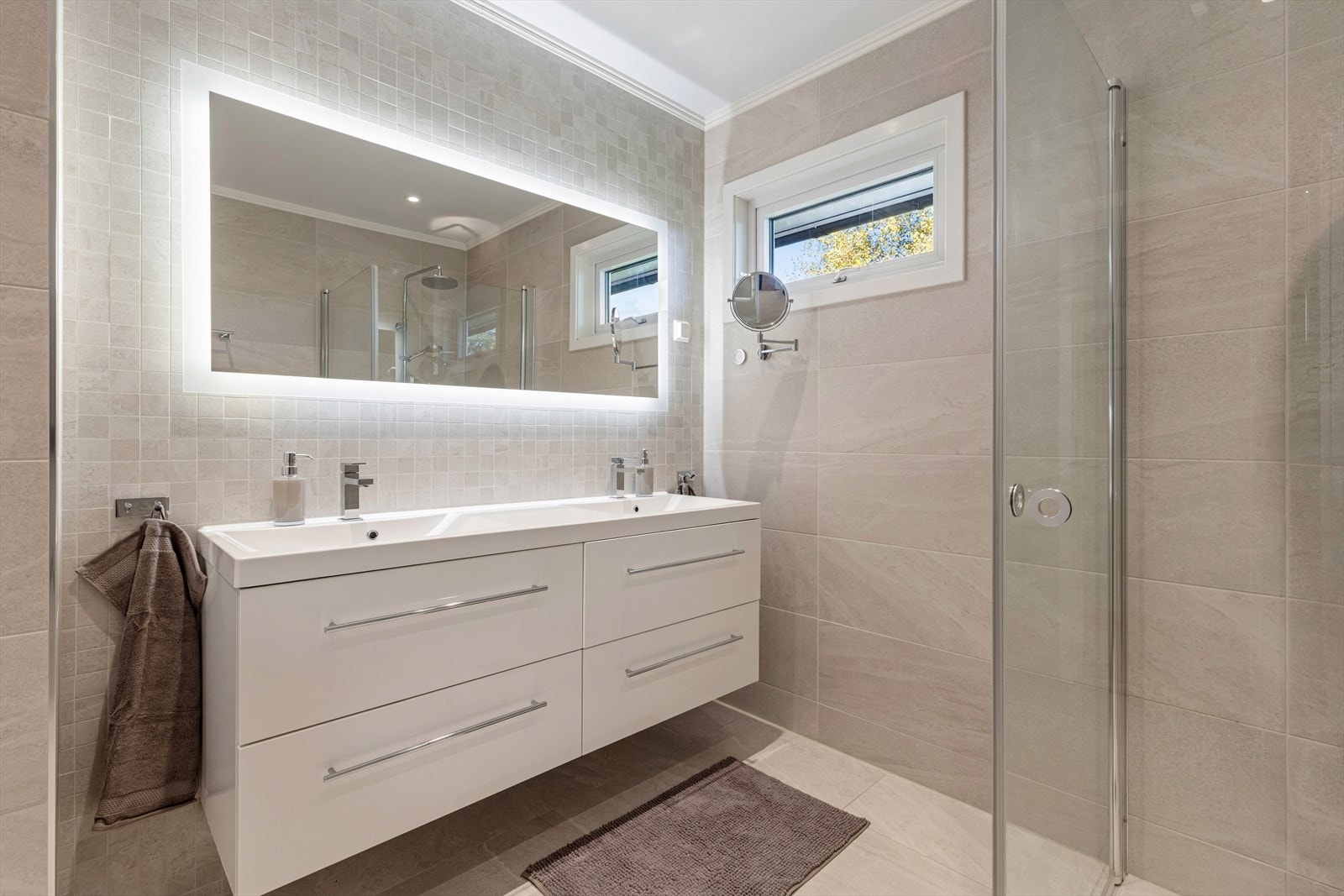 Badet preges av tidløst og elegant design. Galleribilde