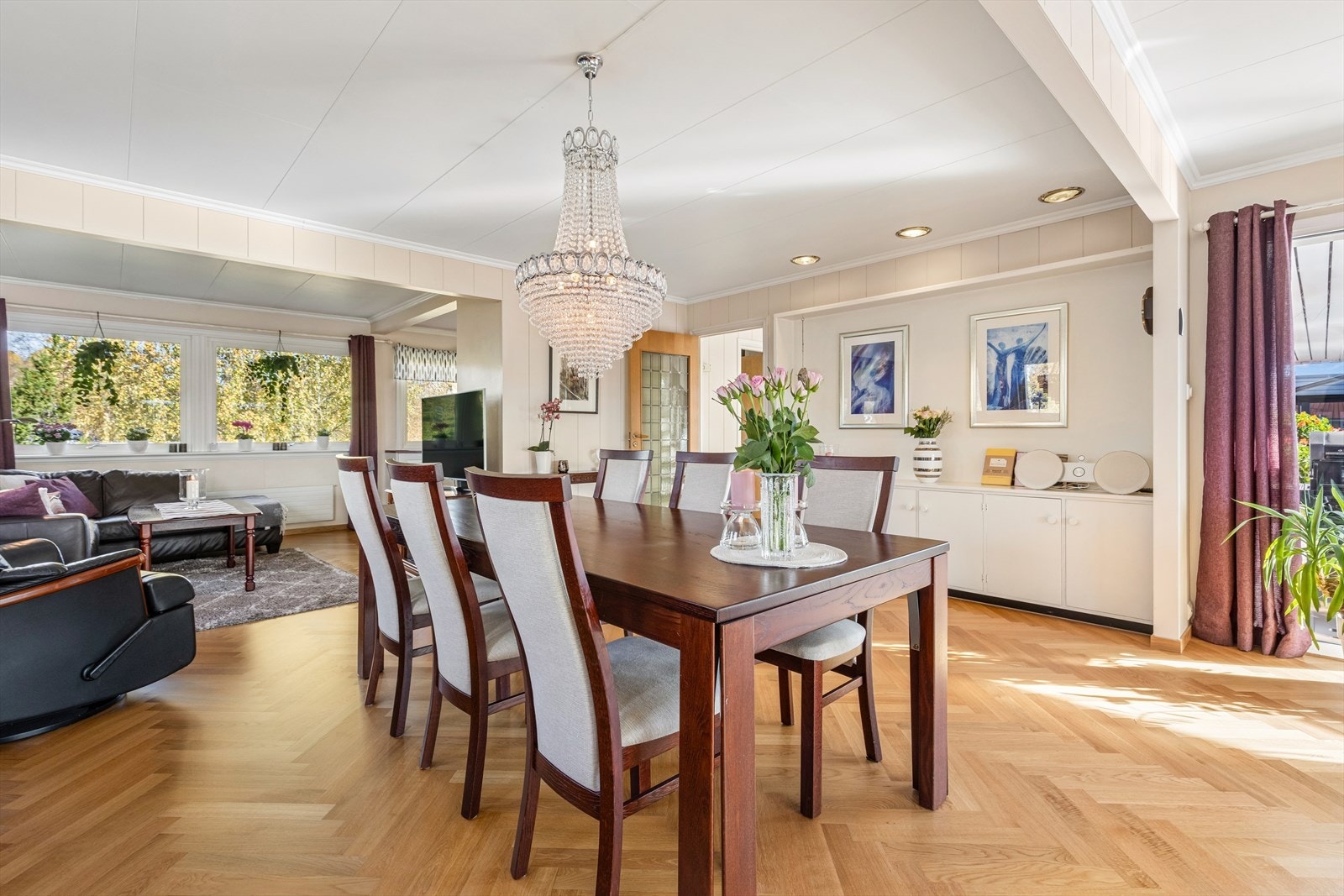 Spisestue. Galleribilde