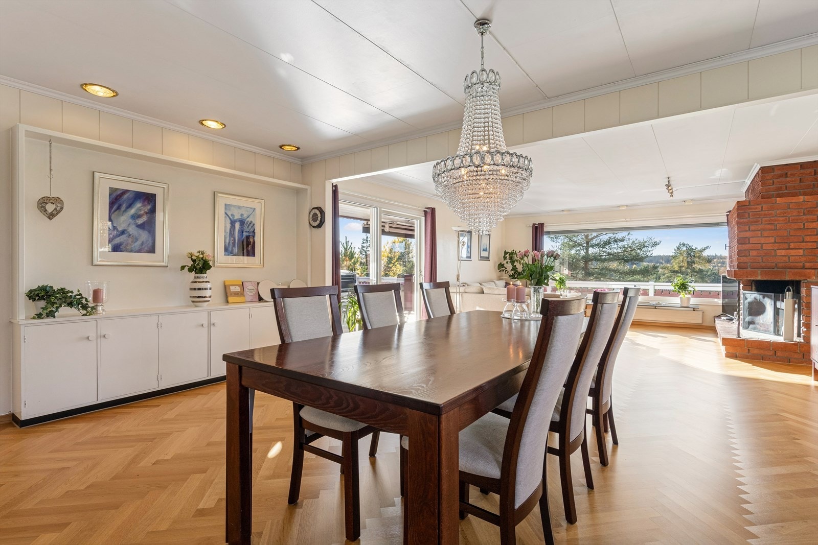 Spisestue. Galleribilde