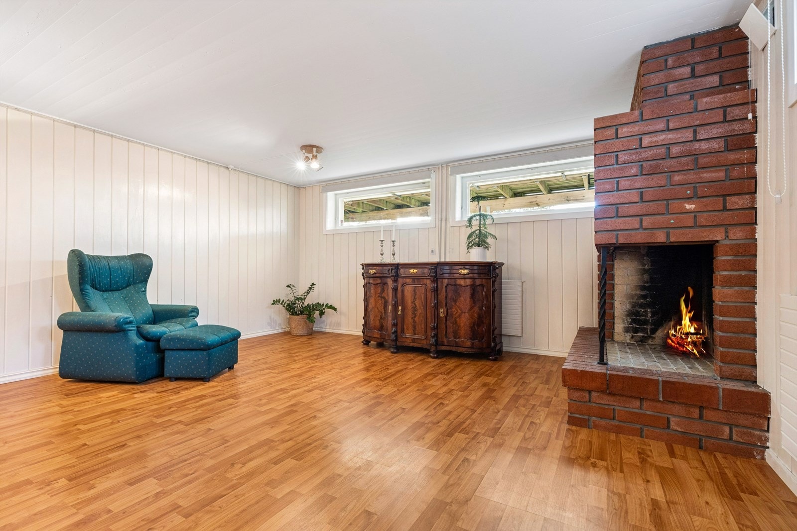 Peisestue i underetasje. Galleribilde