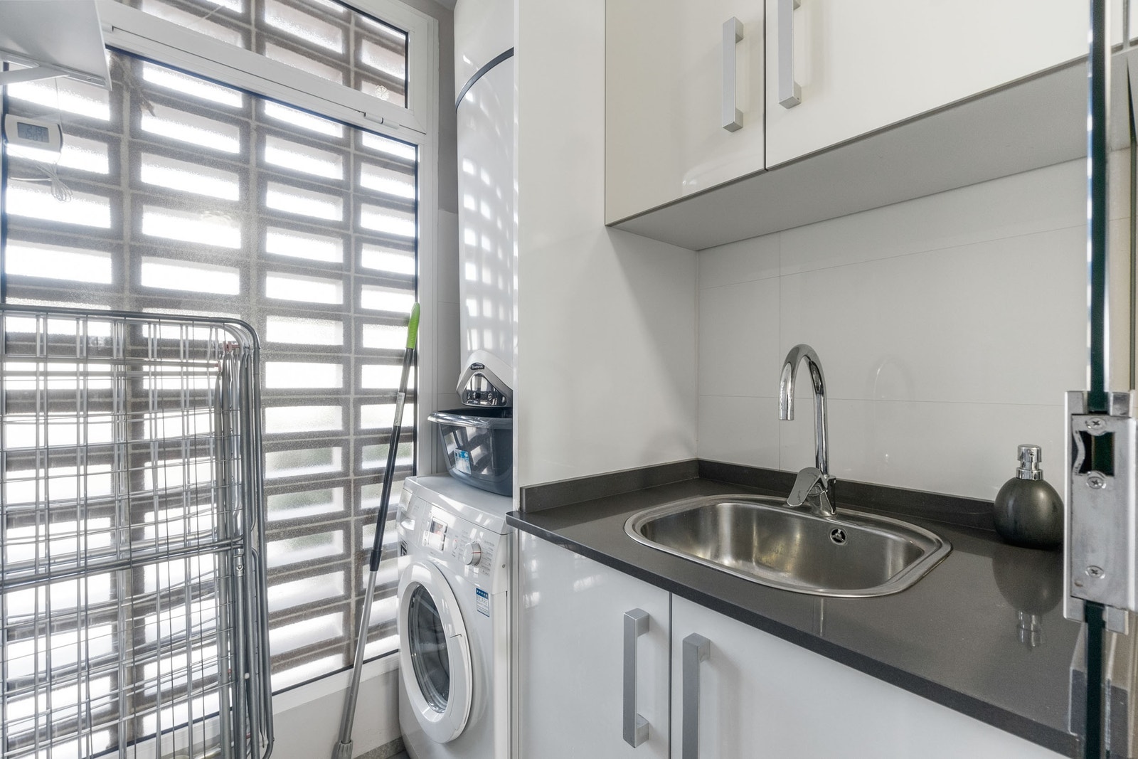 Vaskerom Galleribilde