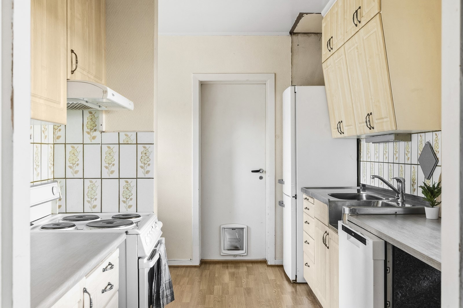 Innenfor kjøkkenet er det et rom så kjøkken kan utvides denne veien om ønskelig. Galleribilde