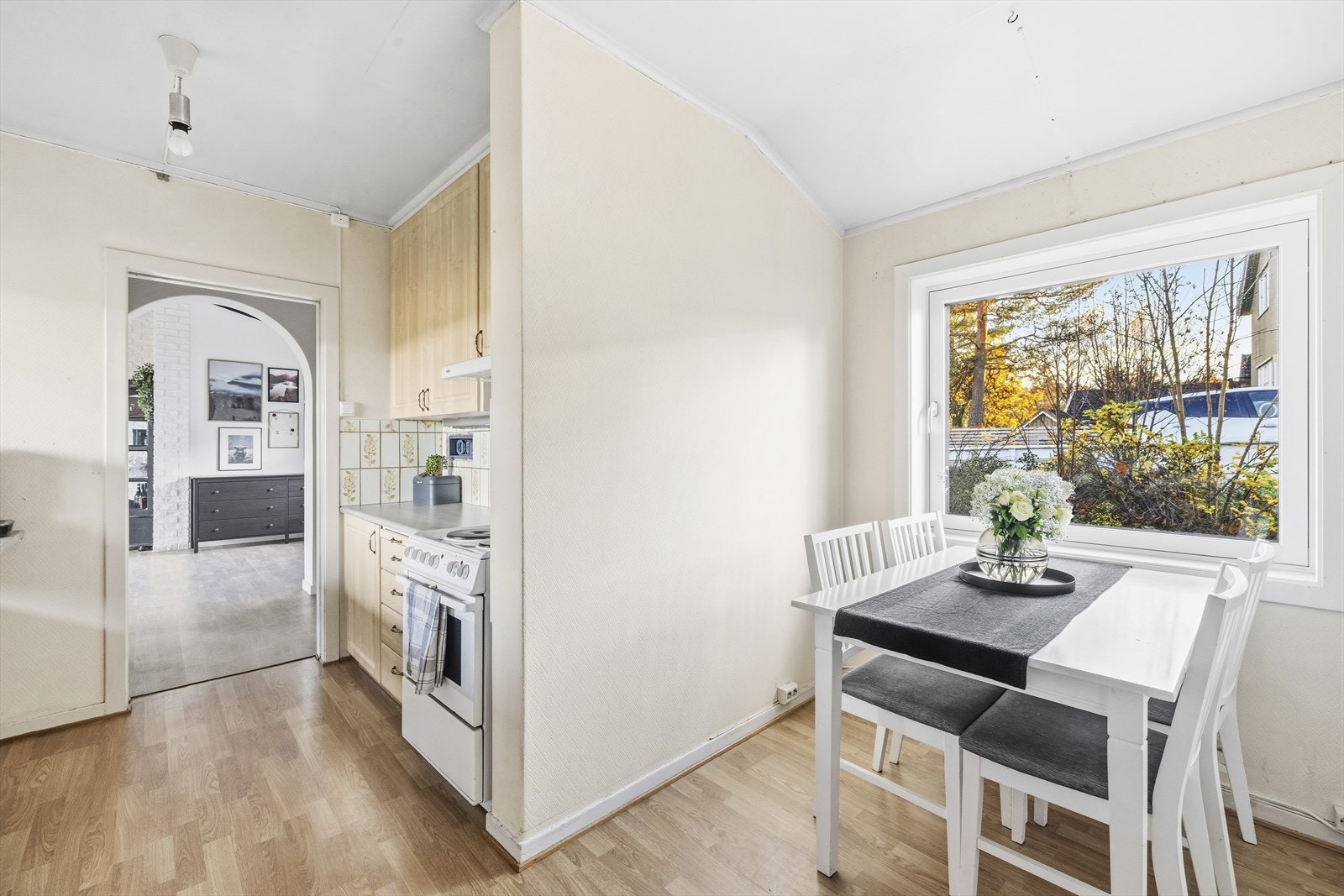 Det er spiseplass på kjøkkenet. Galleribilde