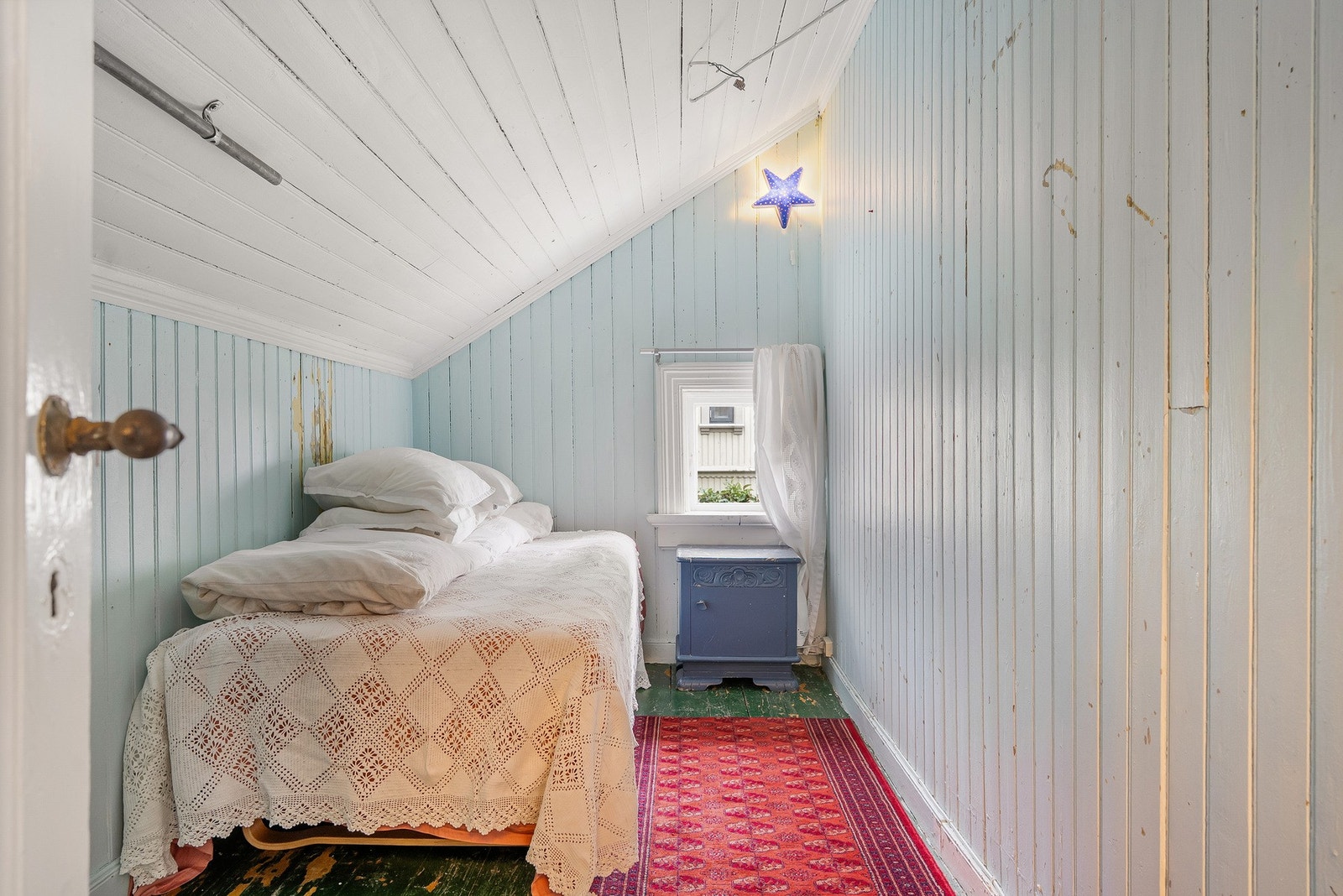 Alkove nr 2 - med adkomst fra badet. Galleribilde