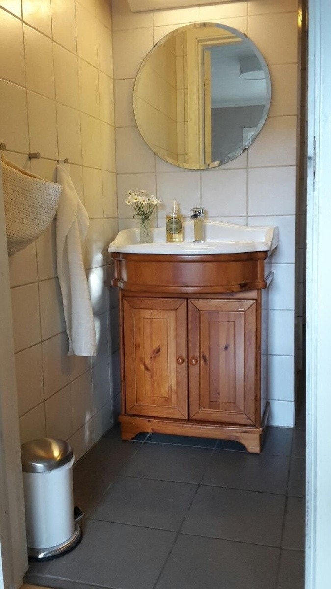 Badet. Flislagt. Galleribilde