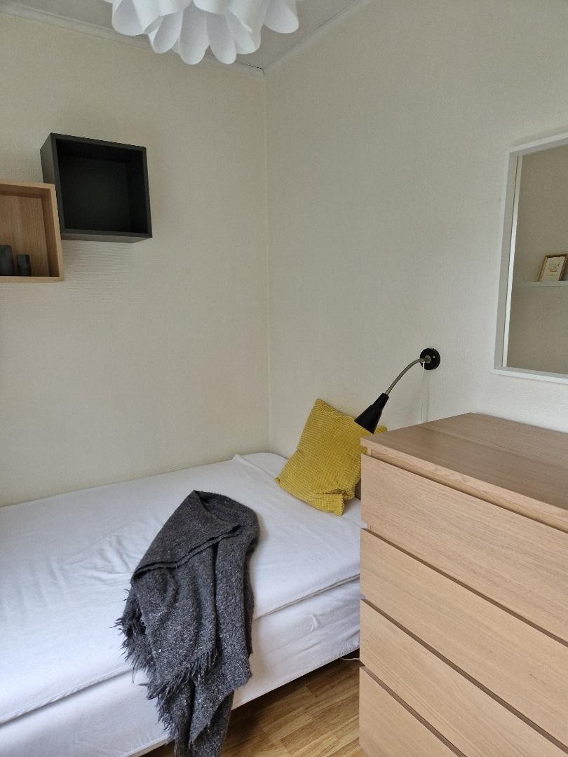 Soverom 7 kvm UTLEID! Galleribilde