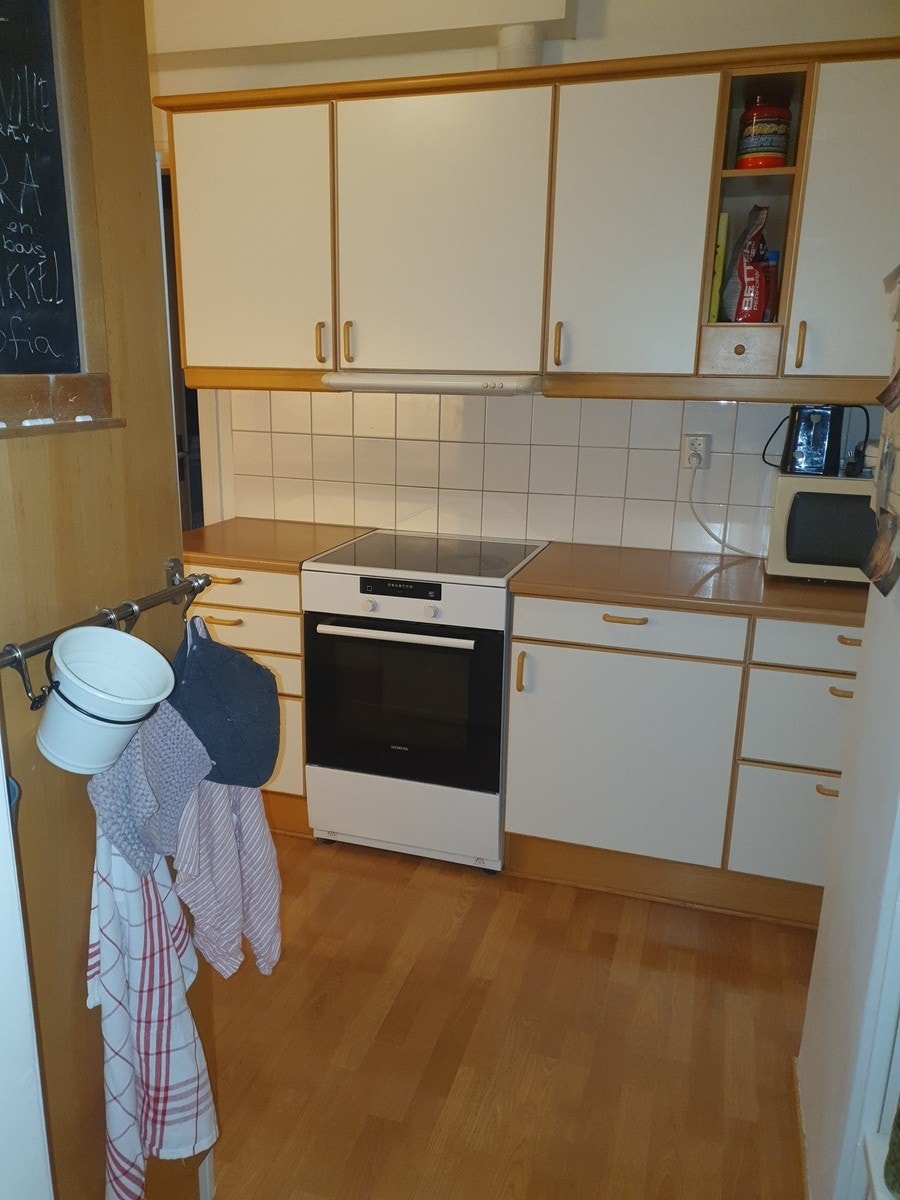 Induksjonsovn og kjøleskap med fryseboks. Galleribilde