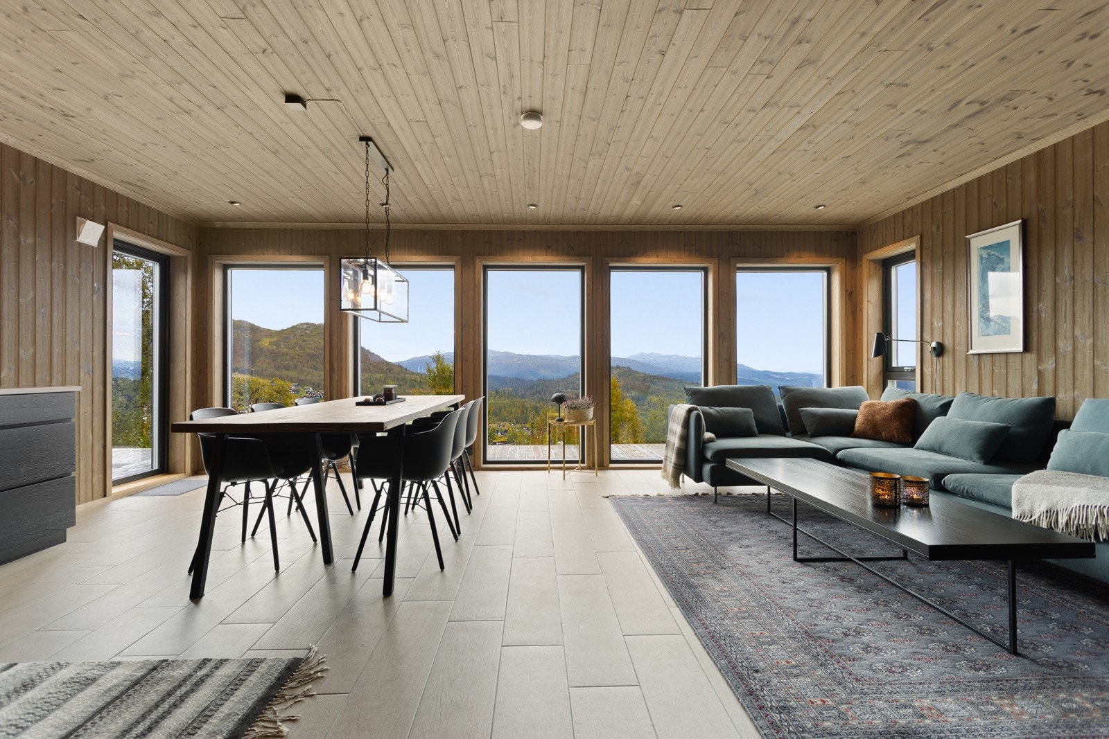 Stue/kjøkken har varmekabler i gulv for god komfort Galleribilde