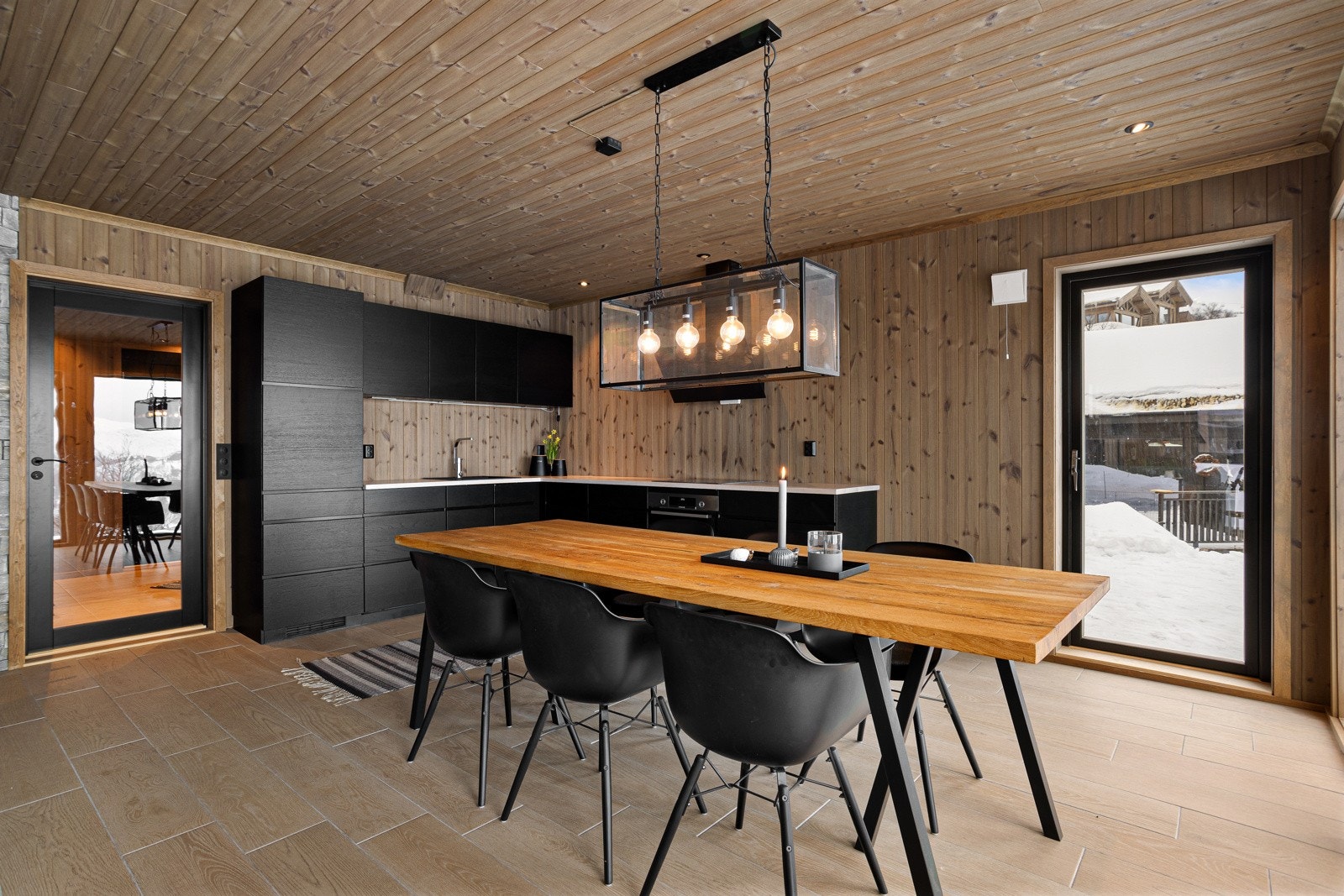 God plass til langbord Galleribilde