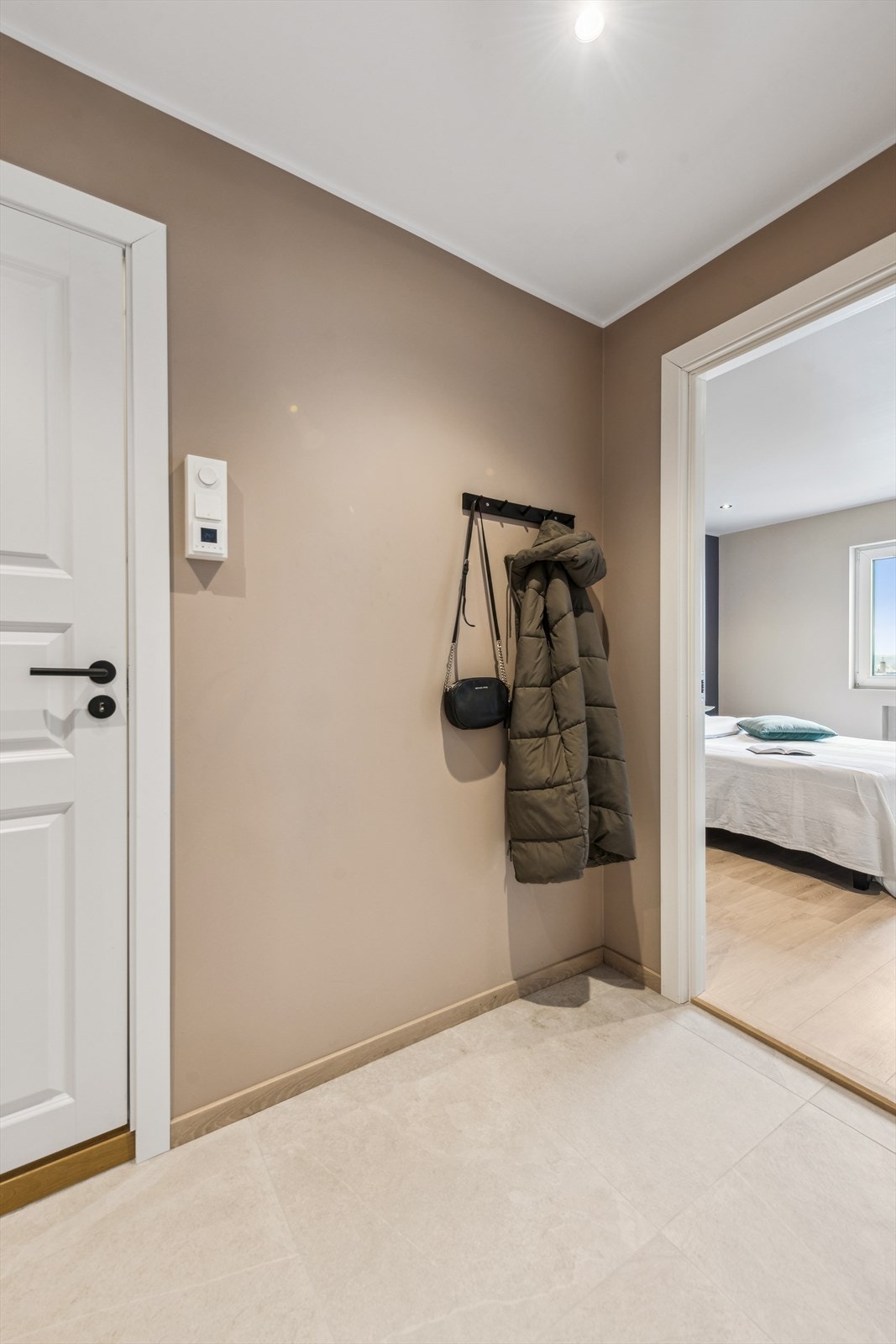 Gulvflater med fliser og laminat fra 2024. Galleribilde