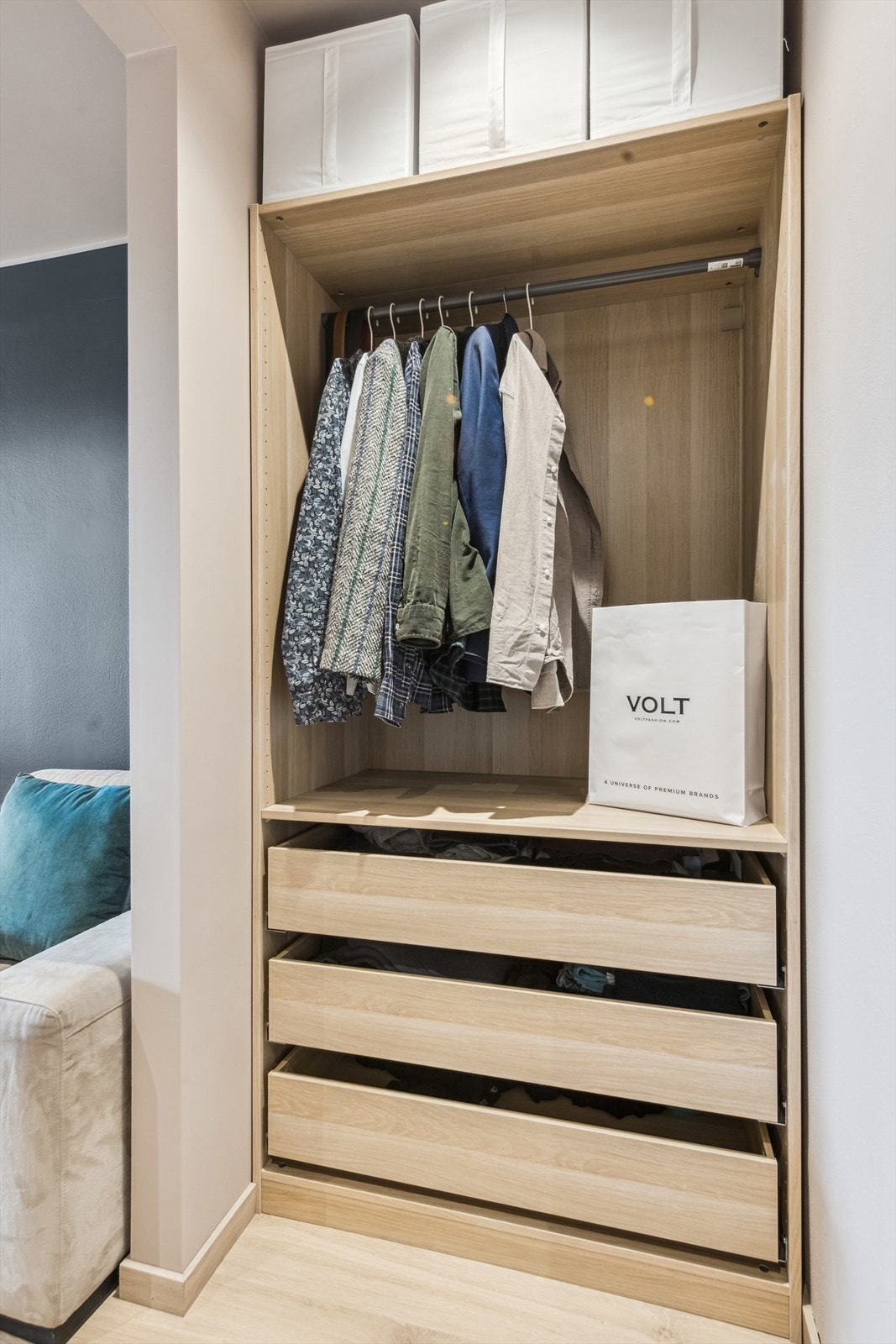 I tillegg til god oppbevaringsplass i walk-in har du ekstra oppbevaringsplass i bod i kjeller. Galleribilde