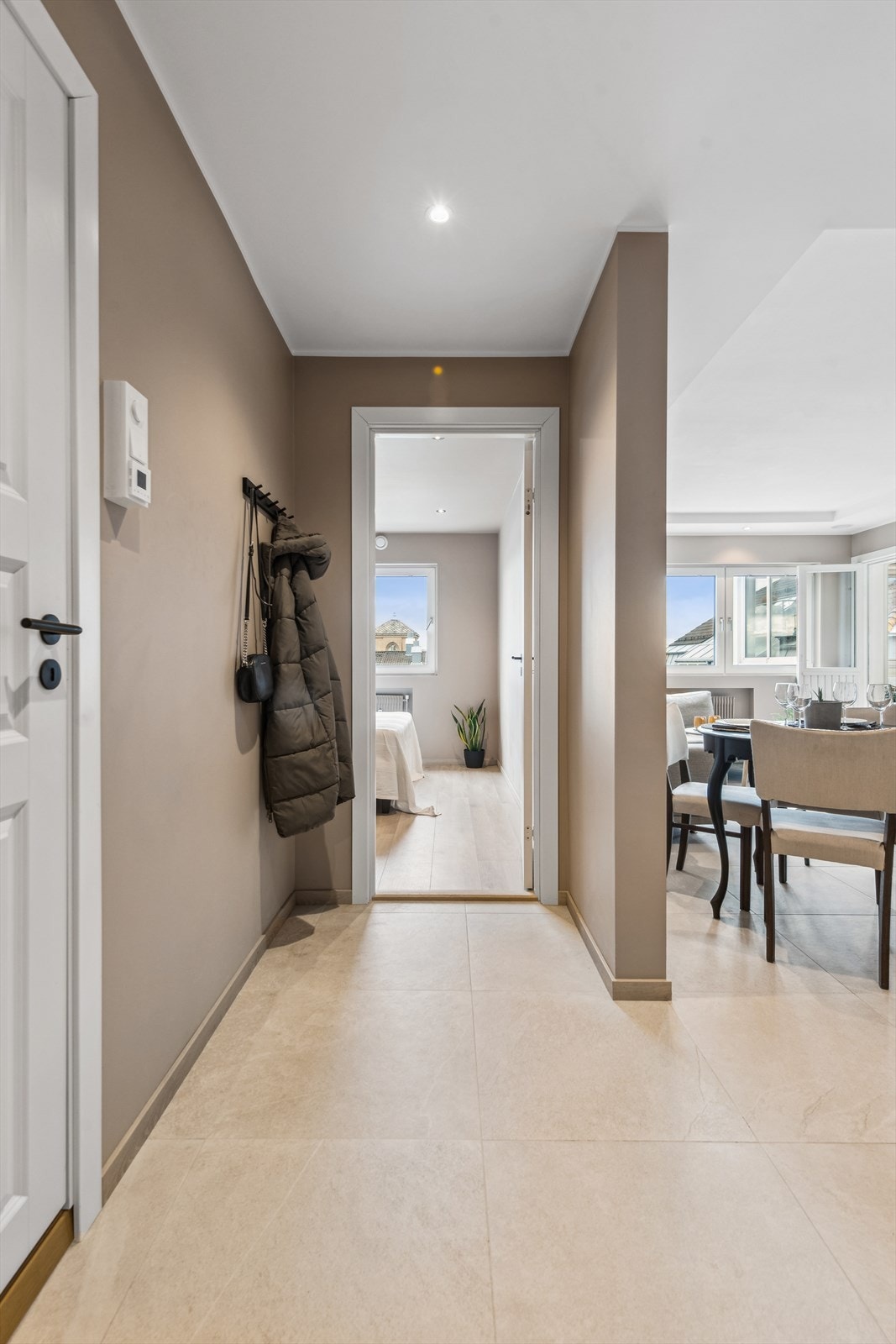 Leiligheten ligger i byggets 7 etg - toppleilighet med fantastisk utsikt utover Hamar sentrum. Galleribilde