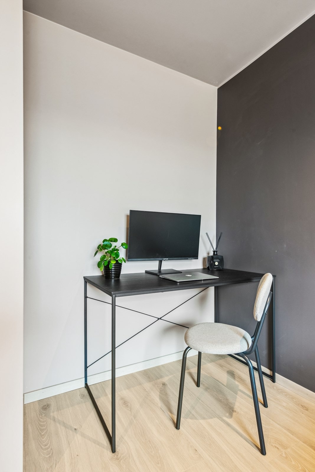 Perfekt for hjemmekontor eller studier. Galleribilde