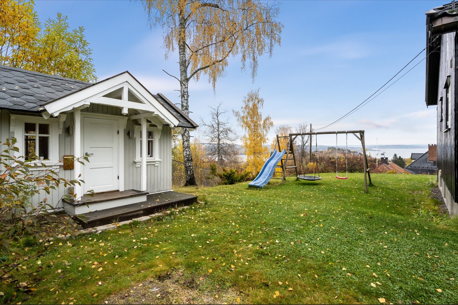 I hagen finnes en koselig lekestue for de minste. Galleribilde