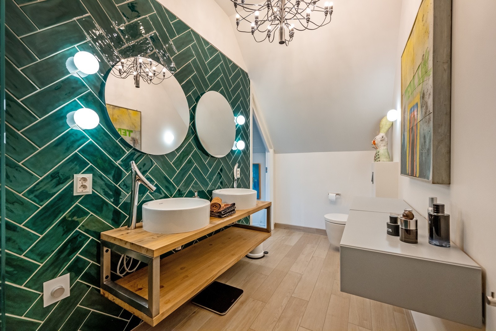 I tilknyting til hovedsoverommet finnes ett lekkert bad fra 2020. Galleribilde