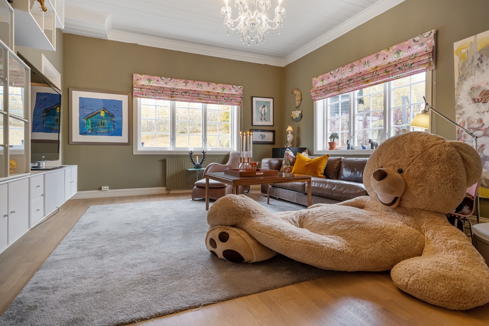 TV-stue hvor barna kan ha med venner på besøk. Galleribilde