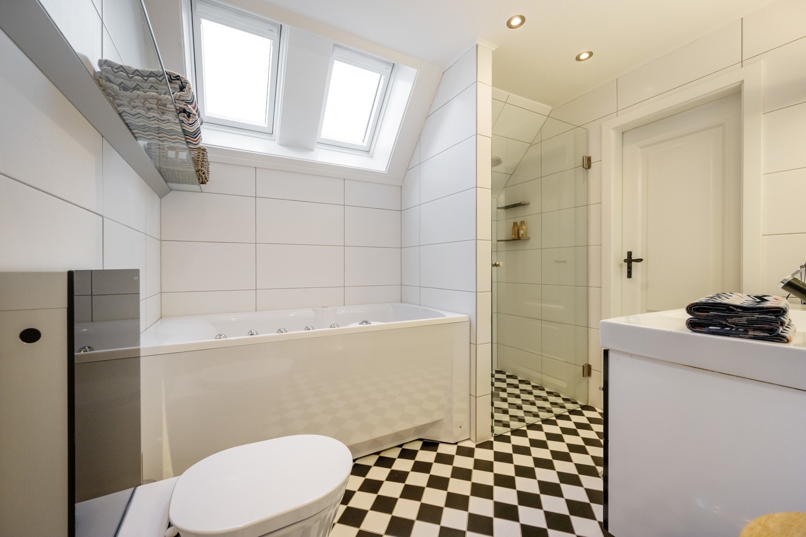 Barnerom / gjesterom har tilgang til eget bad. Galleribilde