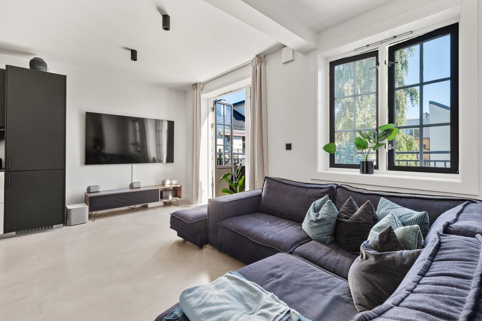 Hybelen består av stue, kjøkken, bad og en solrik balkong. Galleribilde