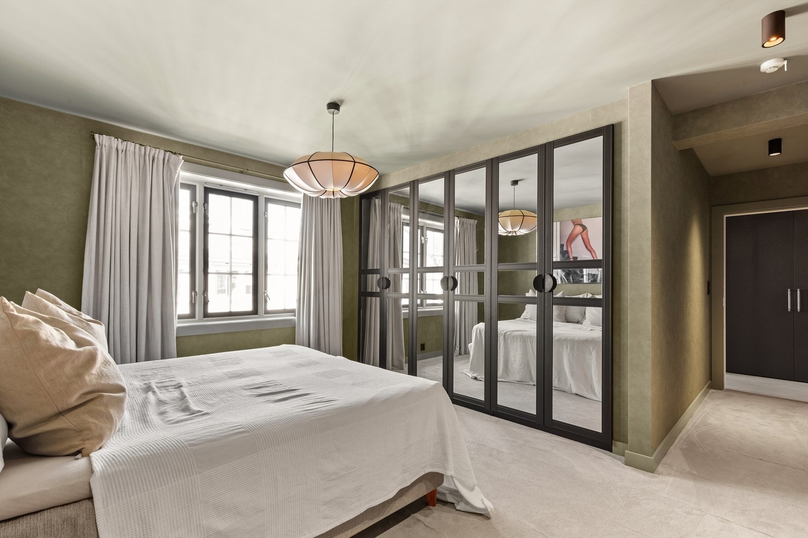 Rikelig med garderobeskap. Galleribilde