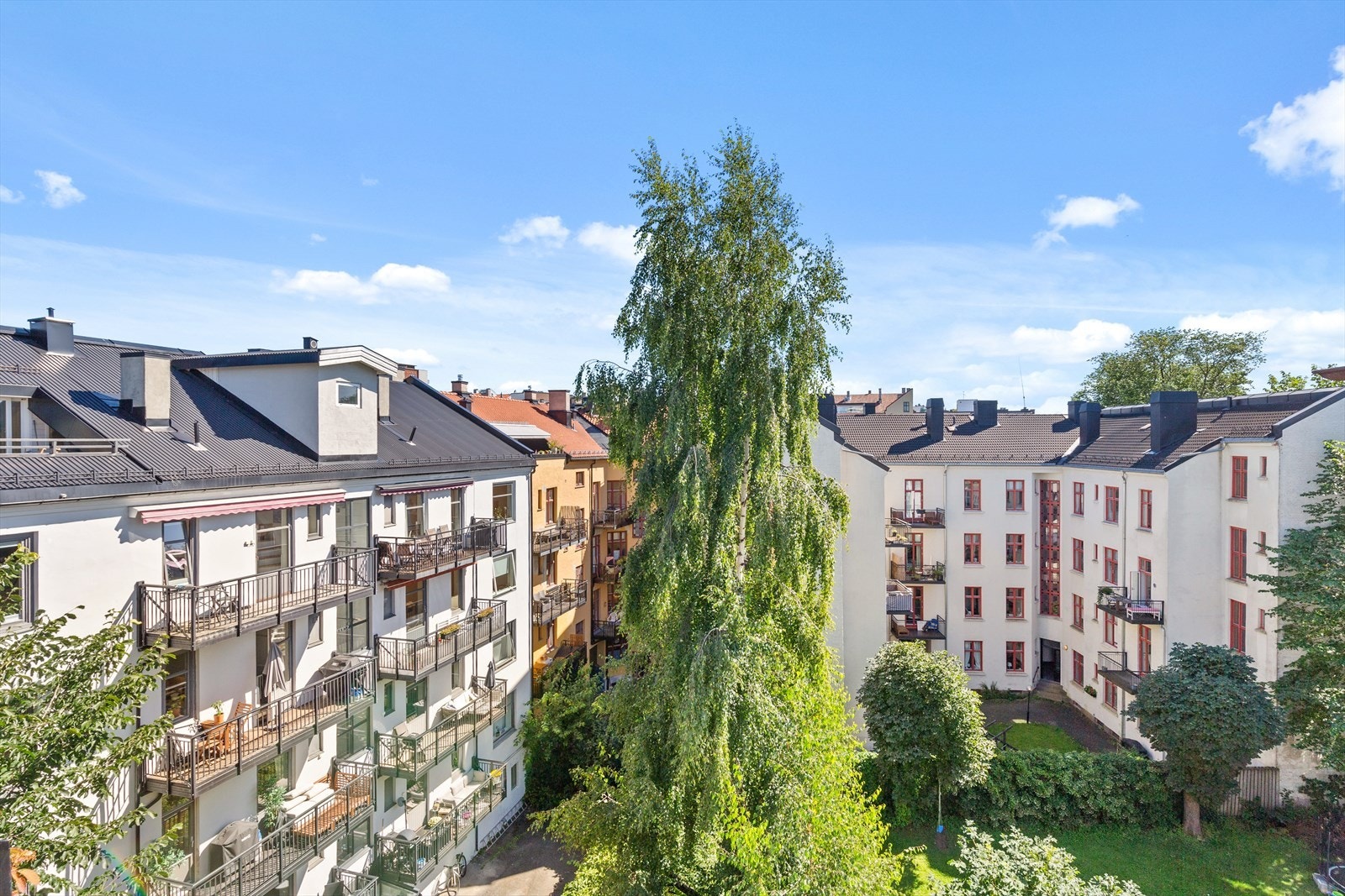 Flott og usjenert utsyn fra balkongen. Galleribilde